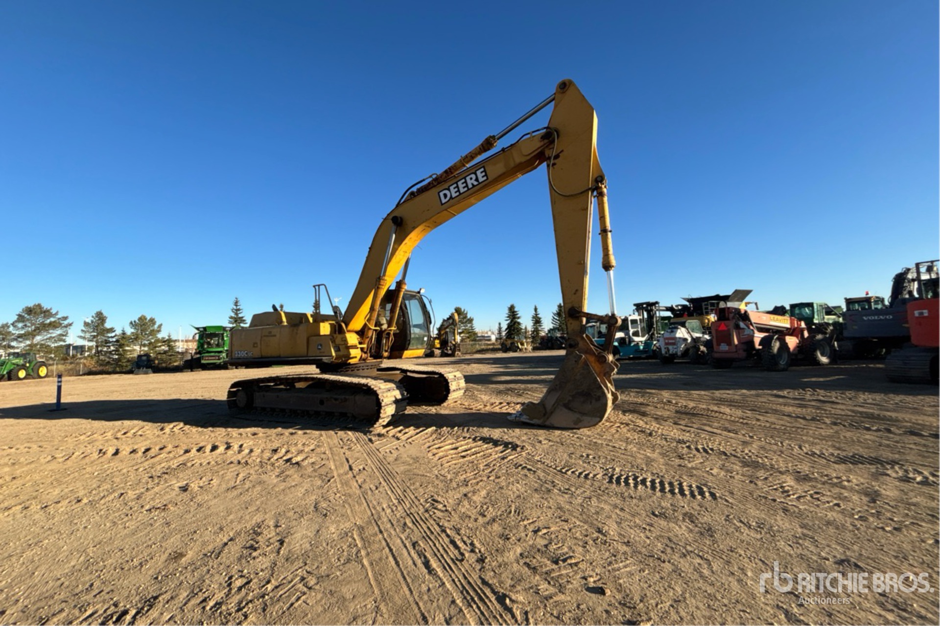 2002 John Deere 330C LC