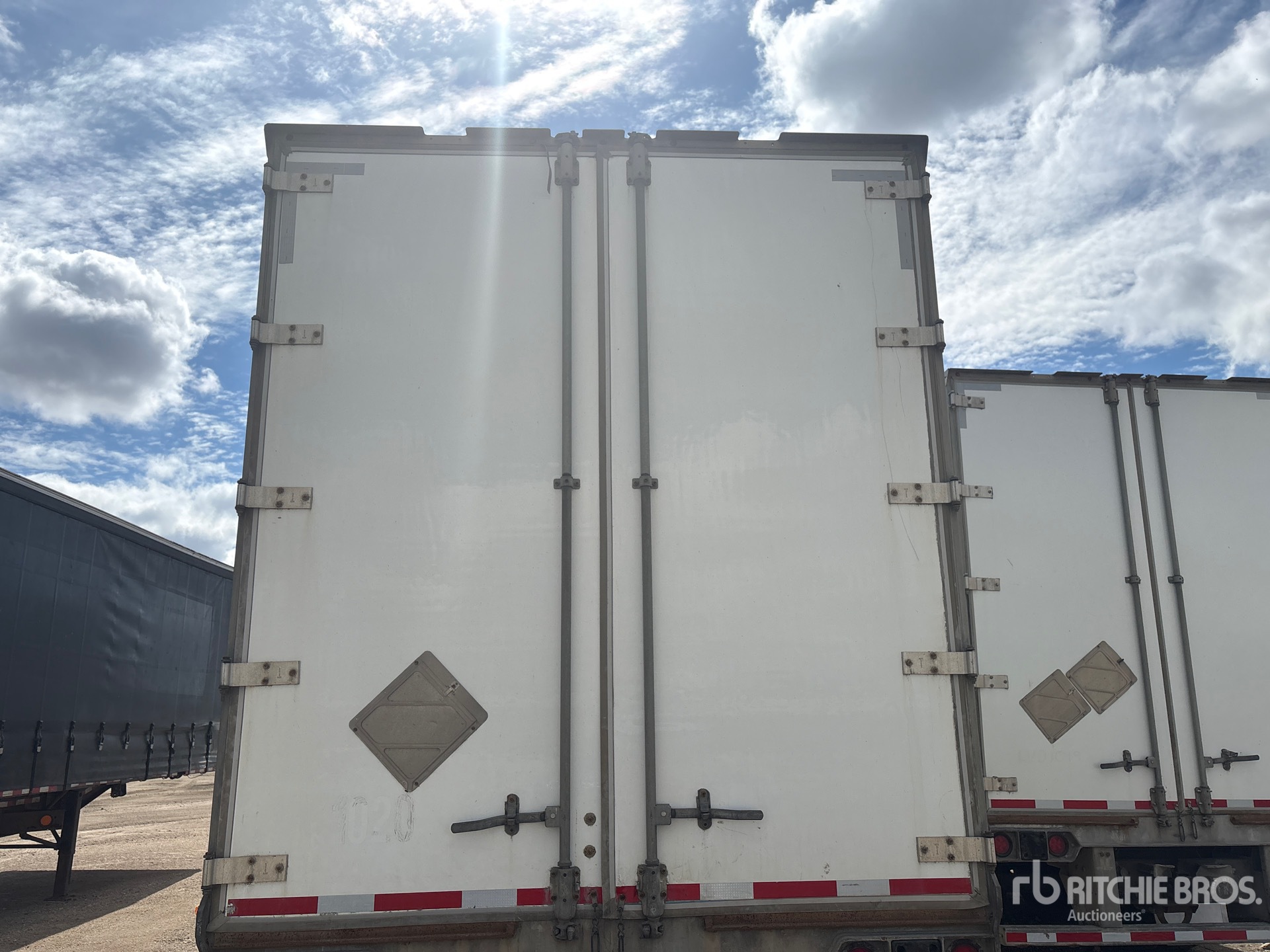 2013 Vanguard 53 ft x 102 in T/A