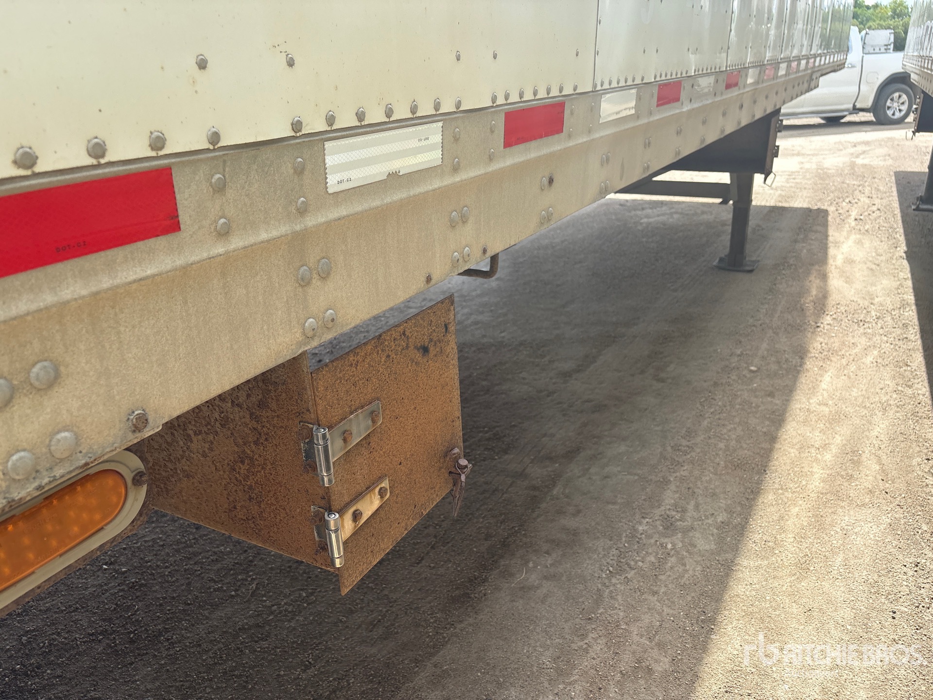 2013 Vanguard 53 ft x 102 in T/A