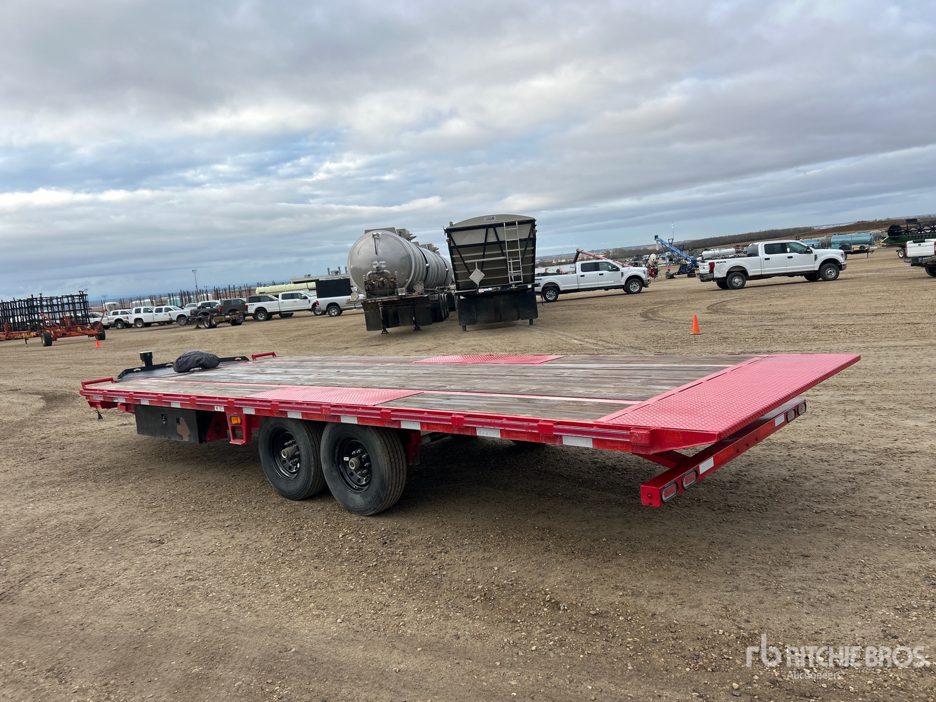 2026 Road Clipper 9900 lb 24 ft T/A