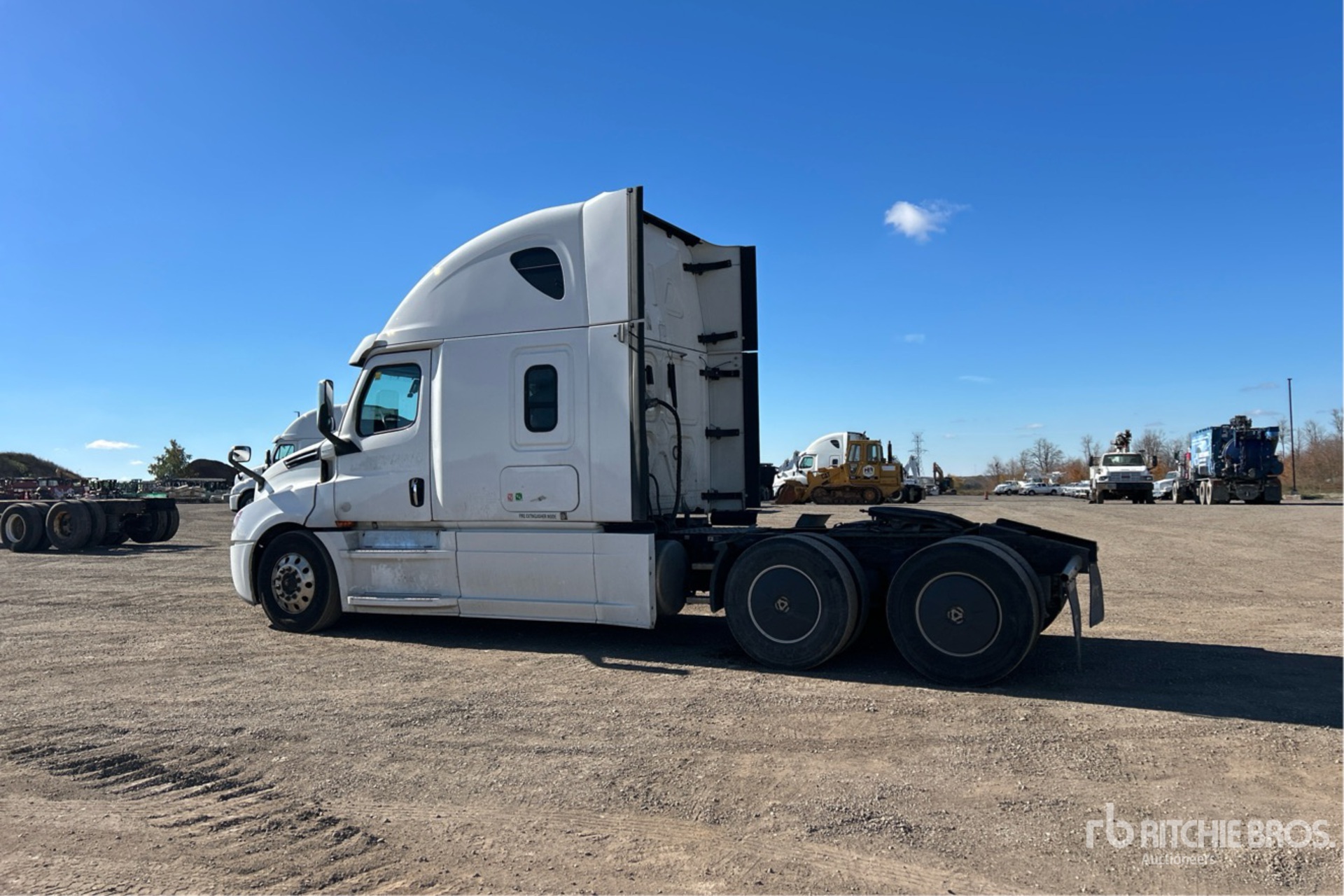 2020 Freightliner CASCADIA 126