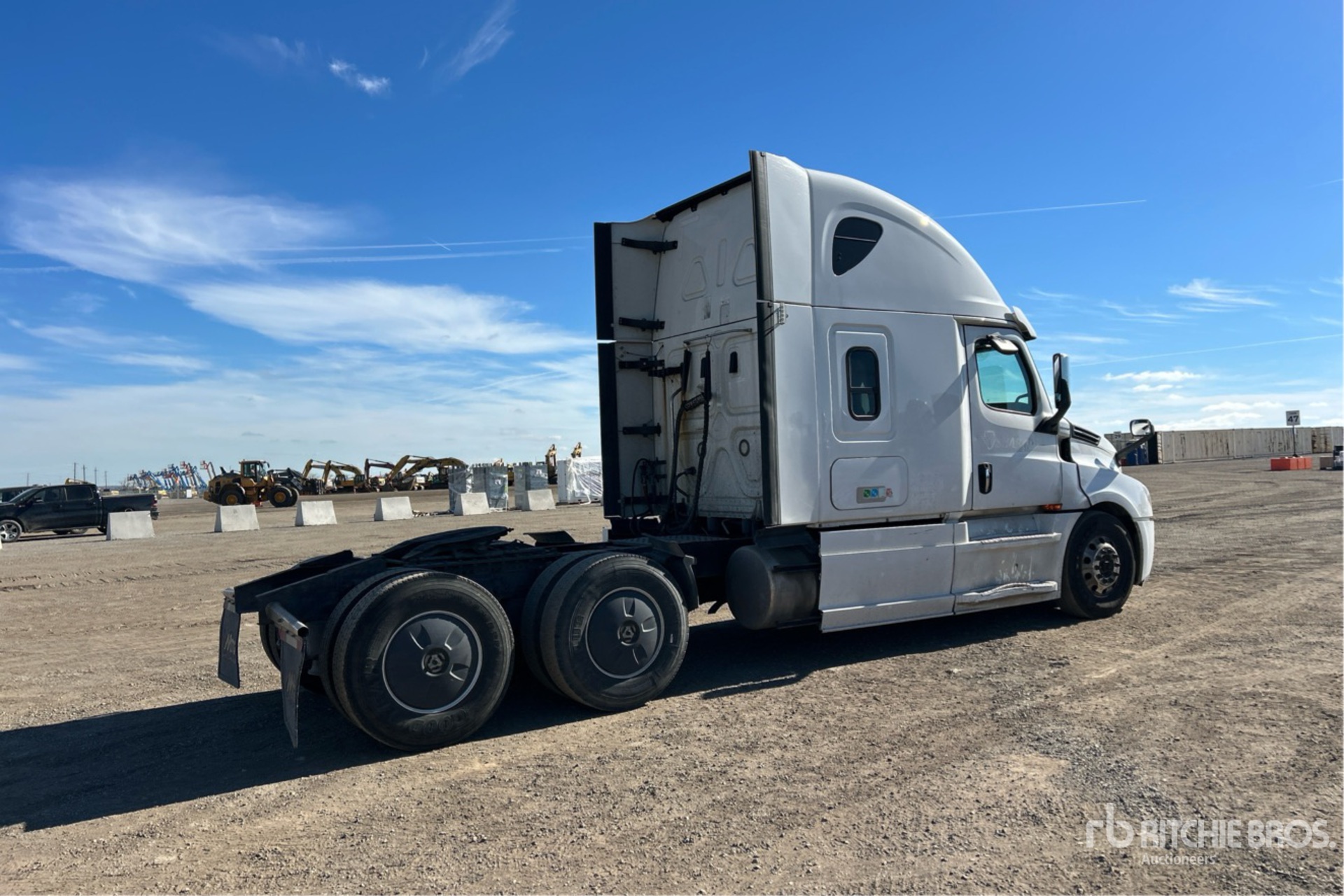 2020 Freightliner CASCADIA 126