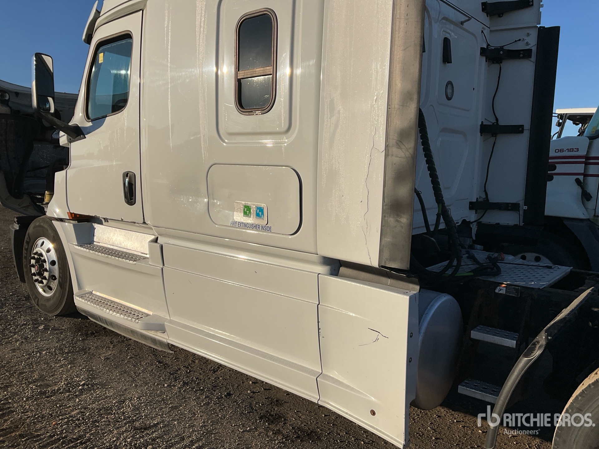 2019 Freightliner CASCADIA 126