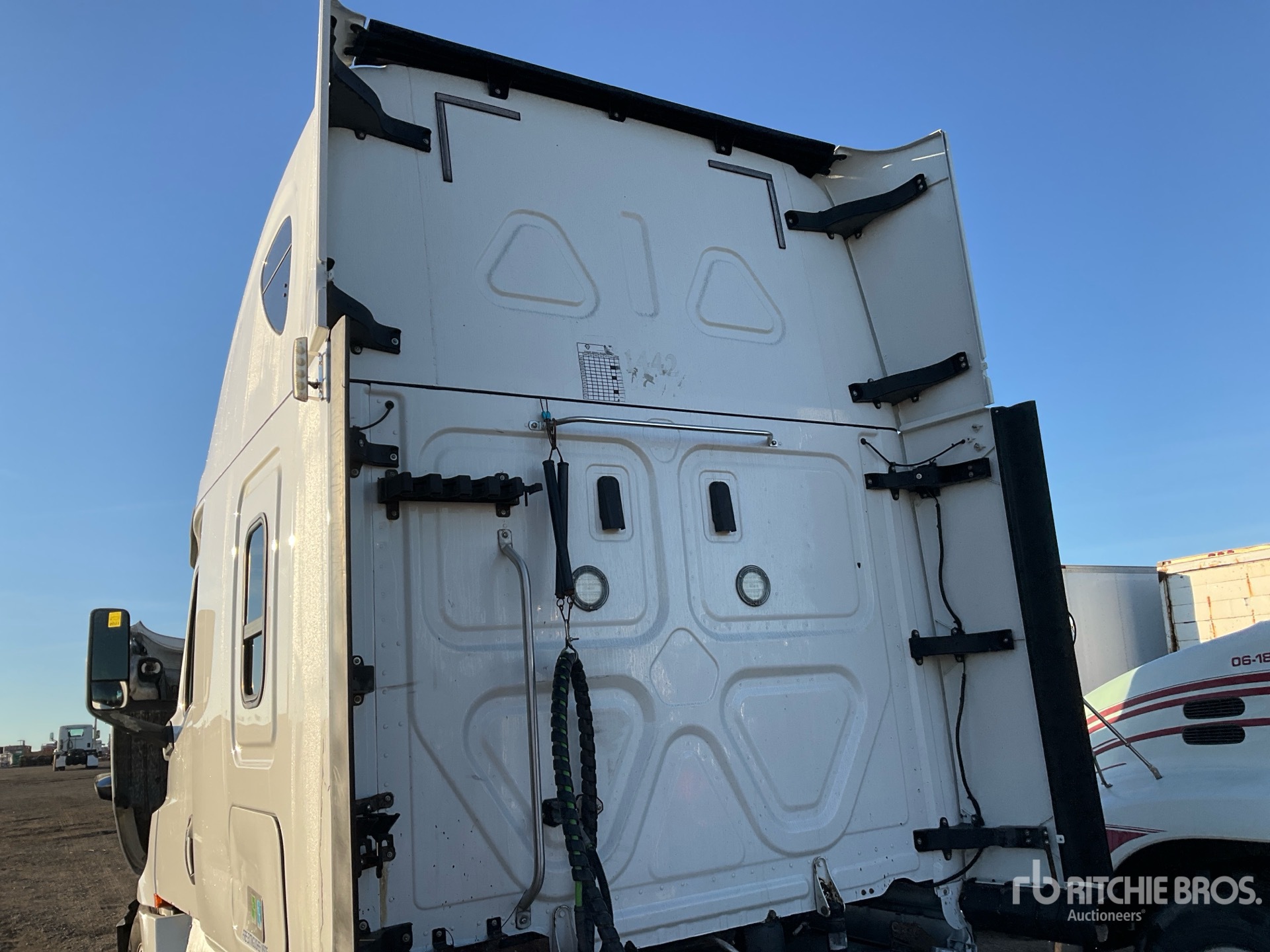 2019 Freightliner CASCADIA 126