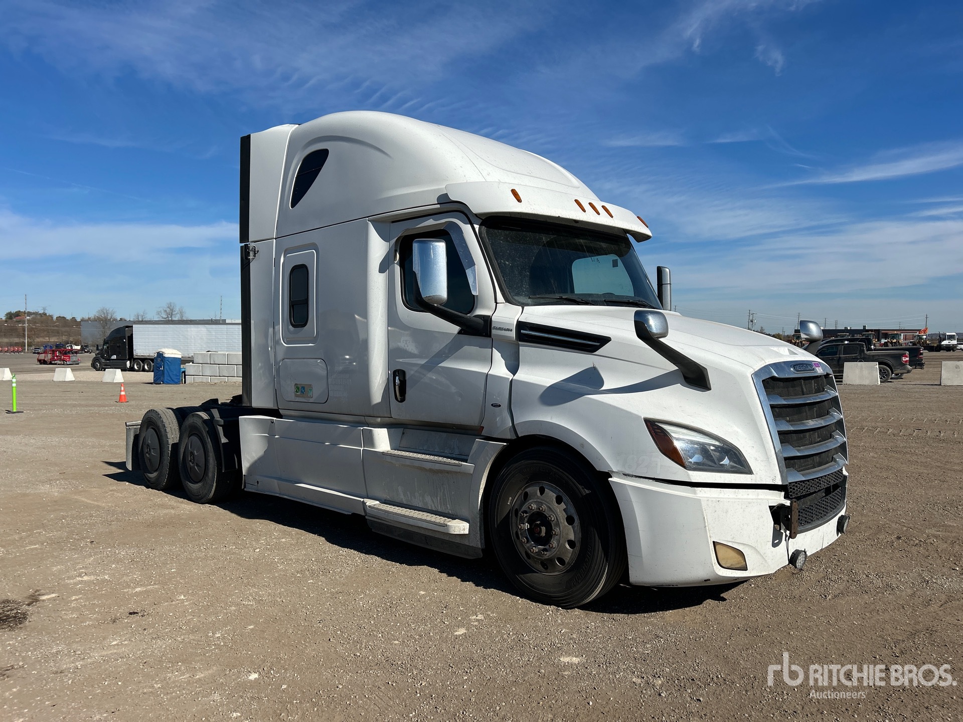 2020 Freightliner CASCADIA 126