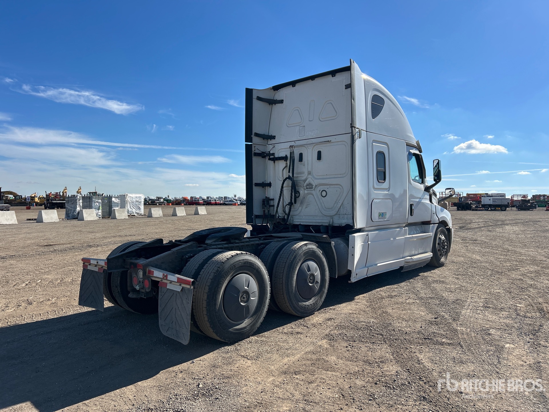 2020 Freightliner CASCADIA 126