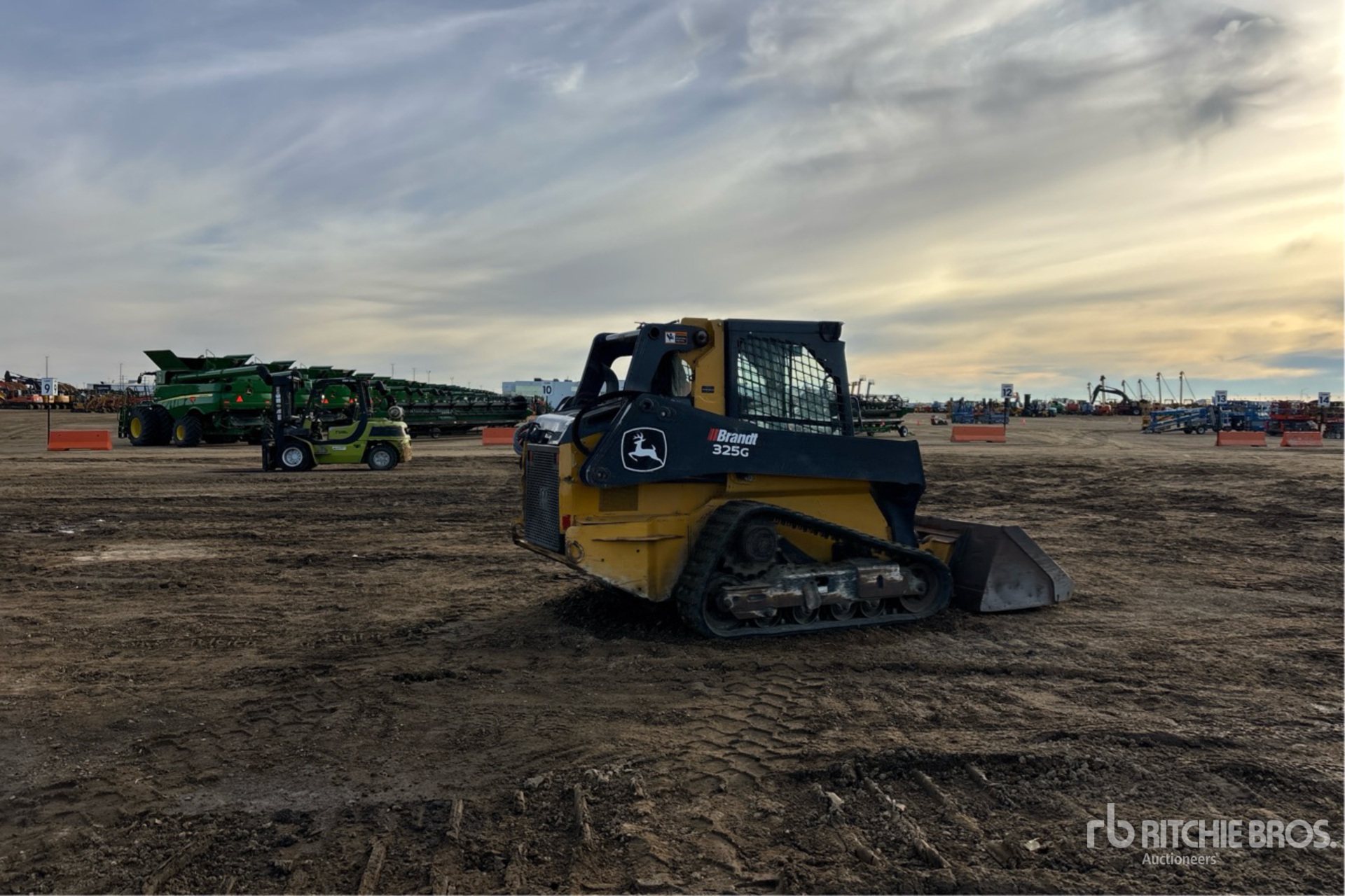 2020 John Deere 325G