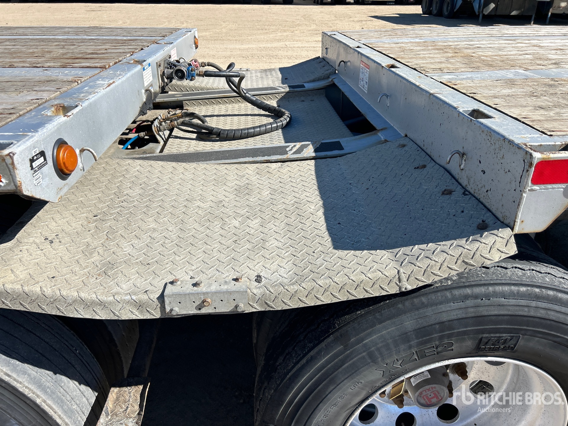 2020 Doepker 32 FT SUPER B-TRAIN LEAD