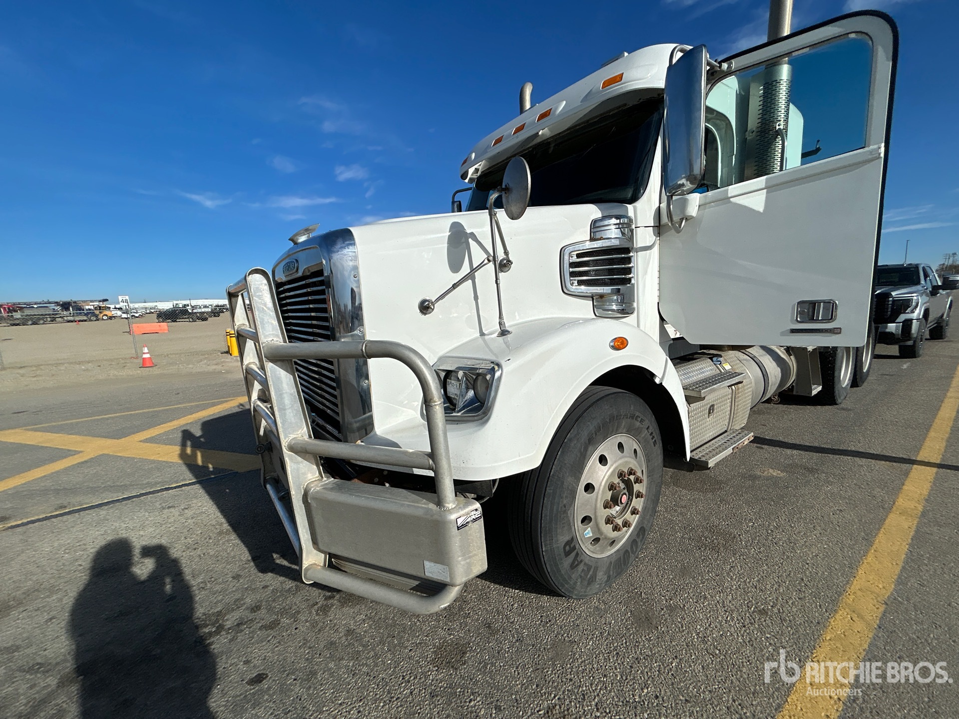 2013 Freightliner CORONADO 122