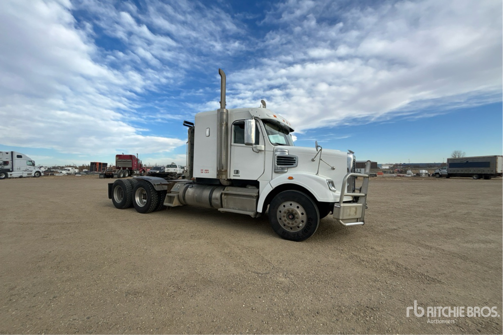 2013 Freightliner CORONADO 122