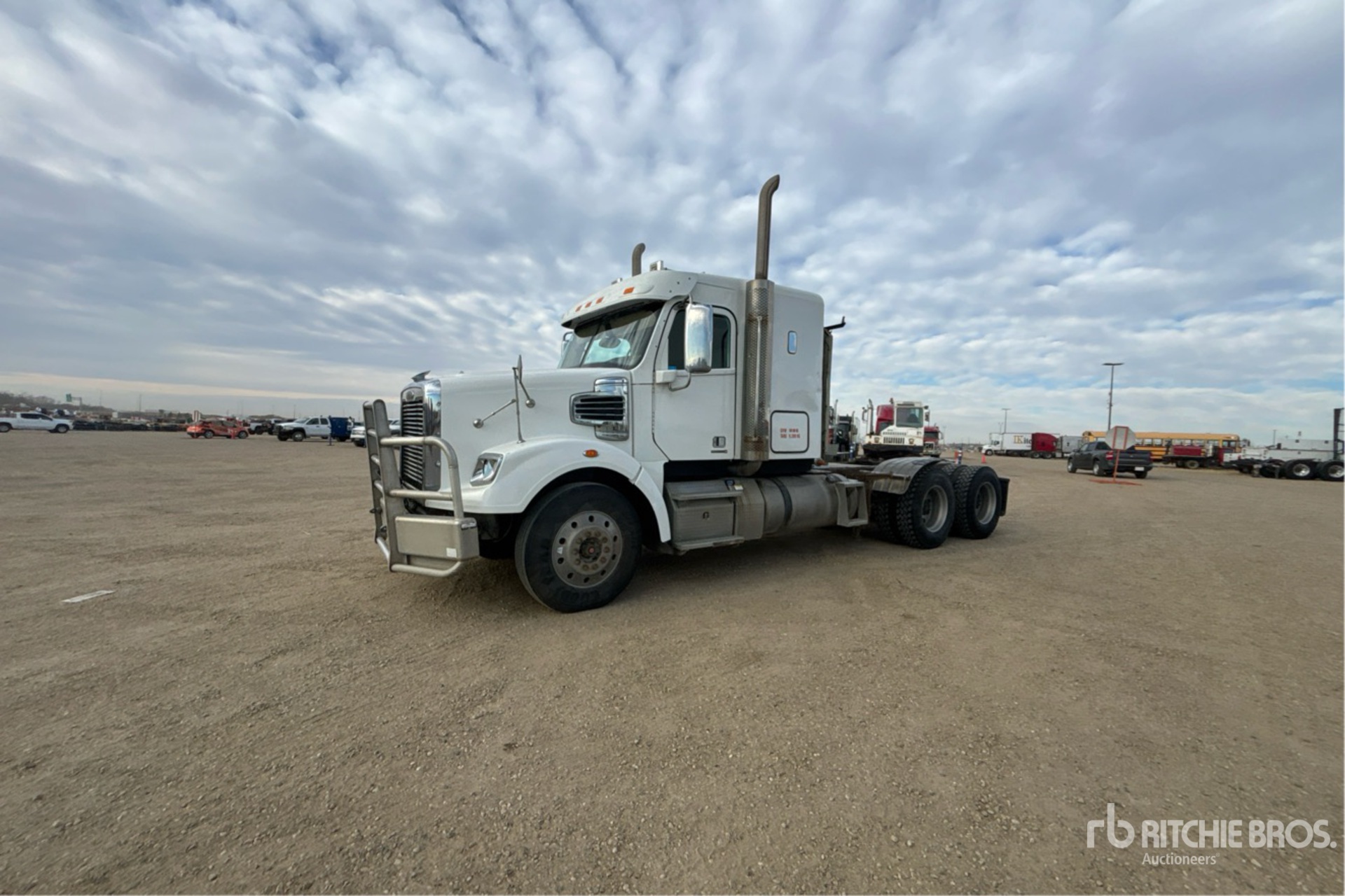 2013 Freightliner CORONADO 122