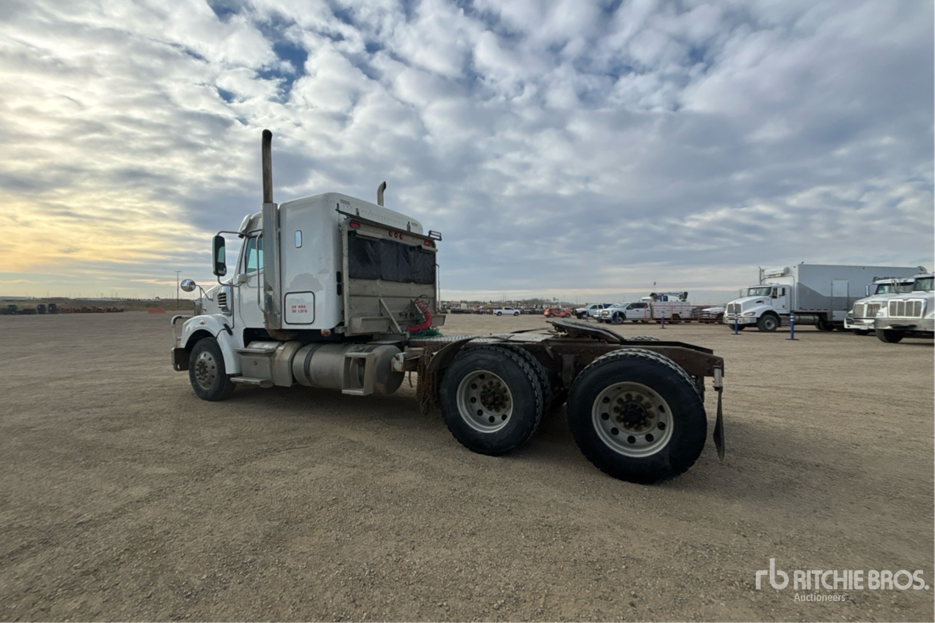 2013 Freightliner CORONADO 122