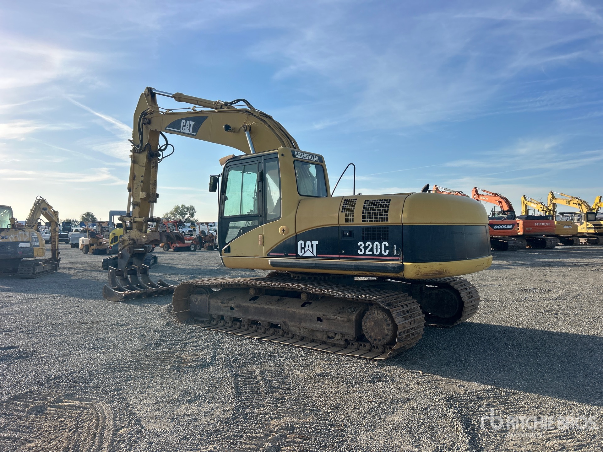 2005 Caterpillar 320C L