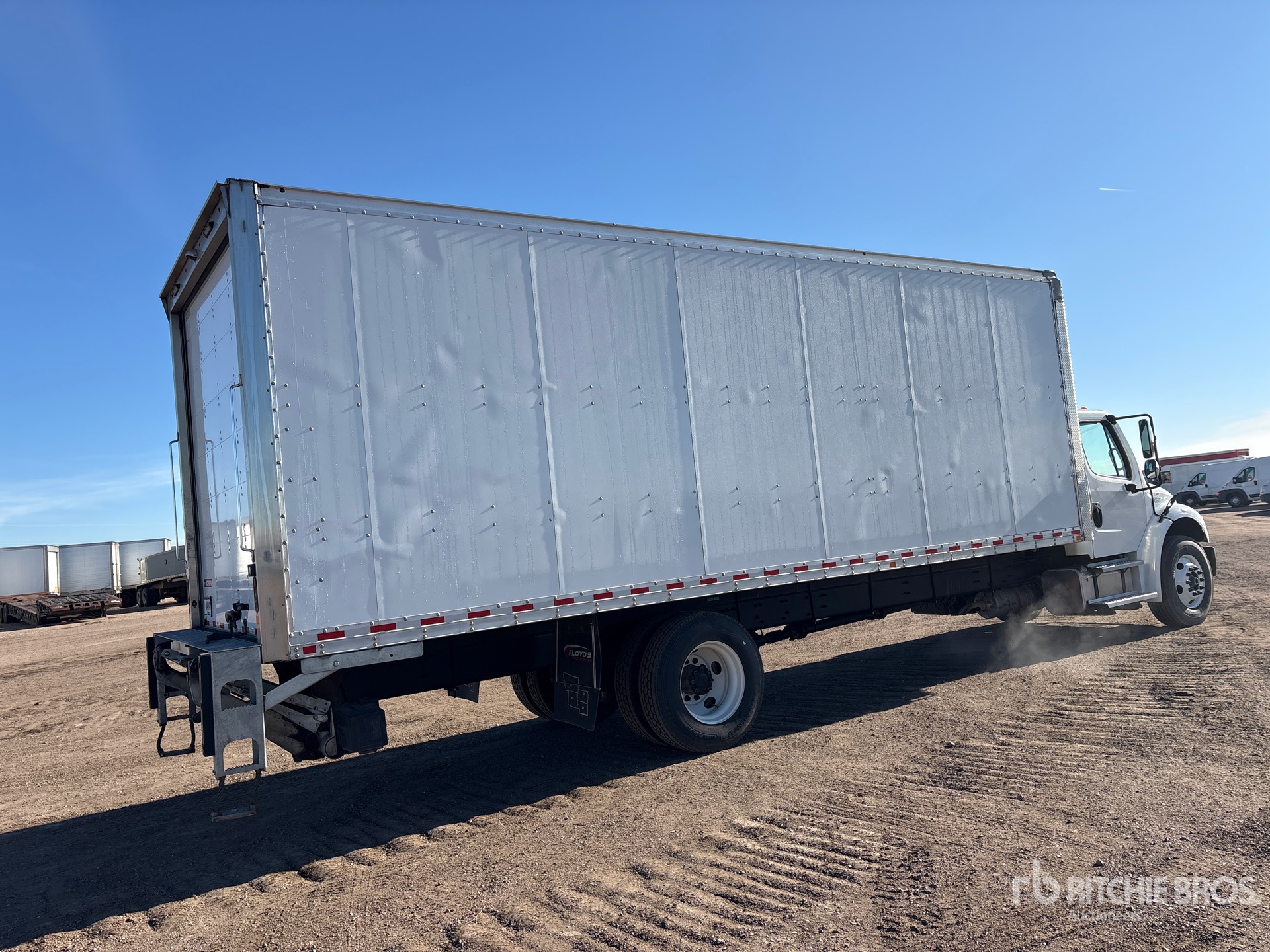 2023 Freightliner M2106