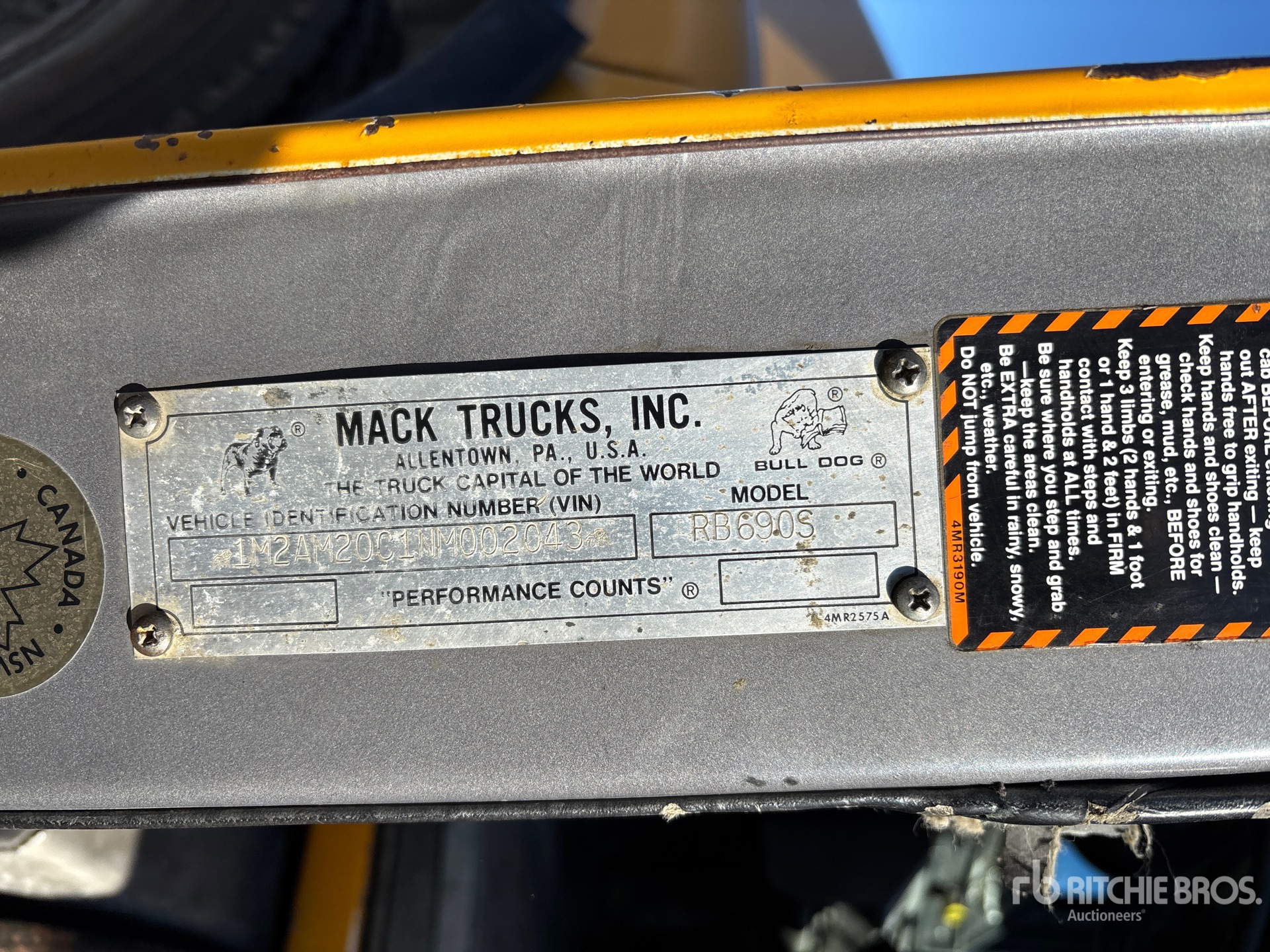 1992 Mack RB690S