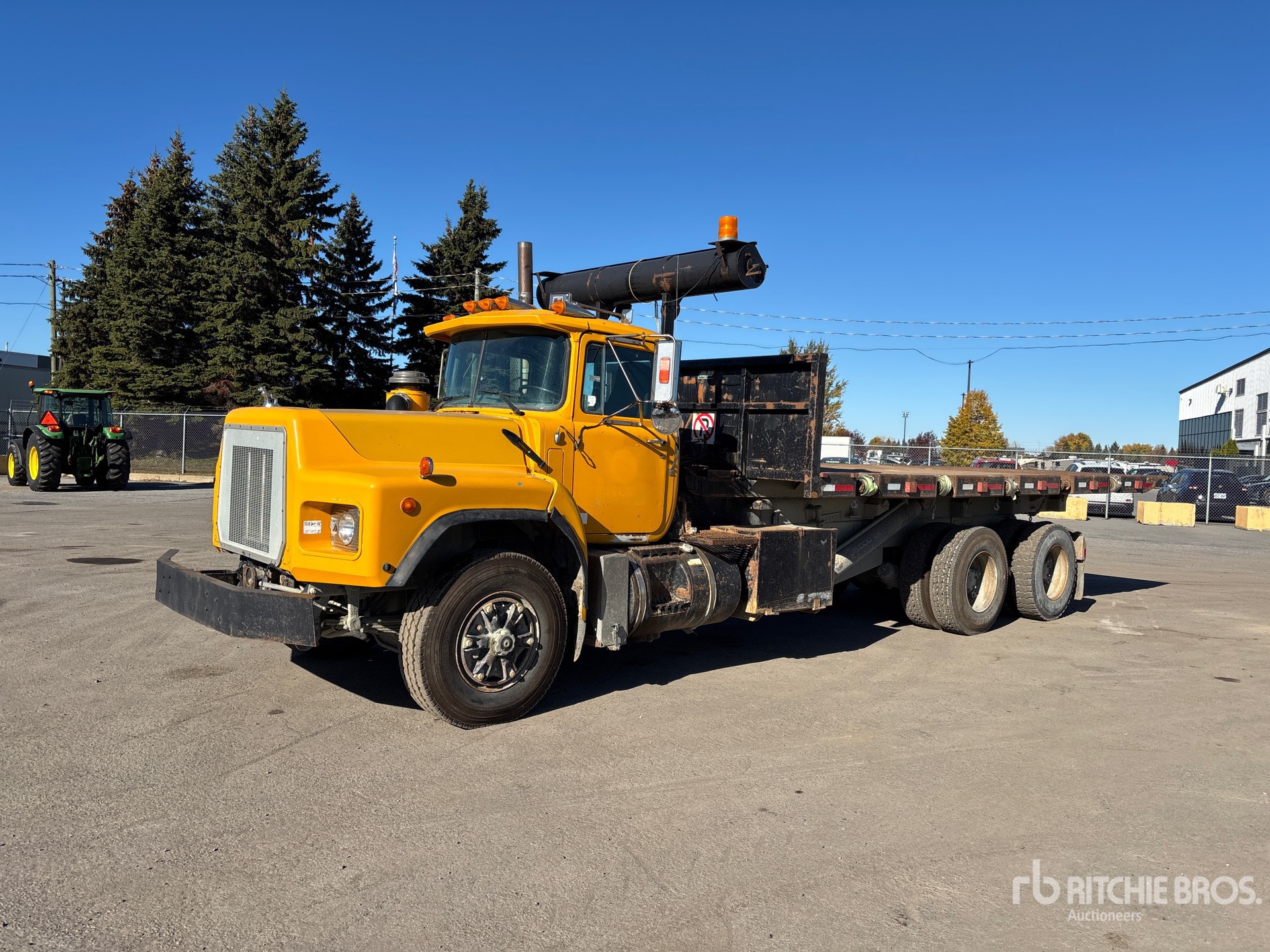 Photo of 1992 Mack RB690S