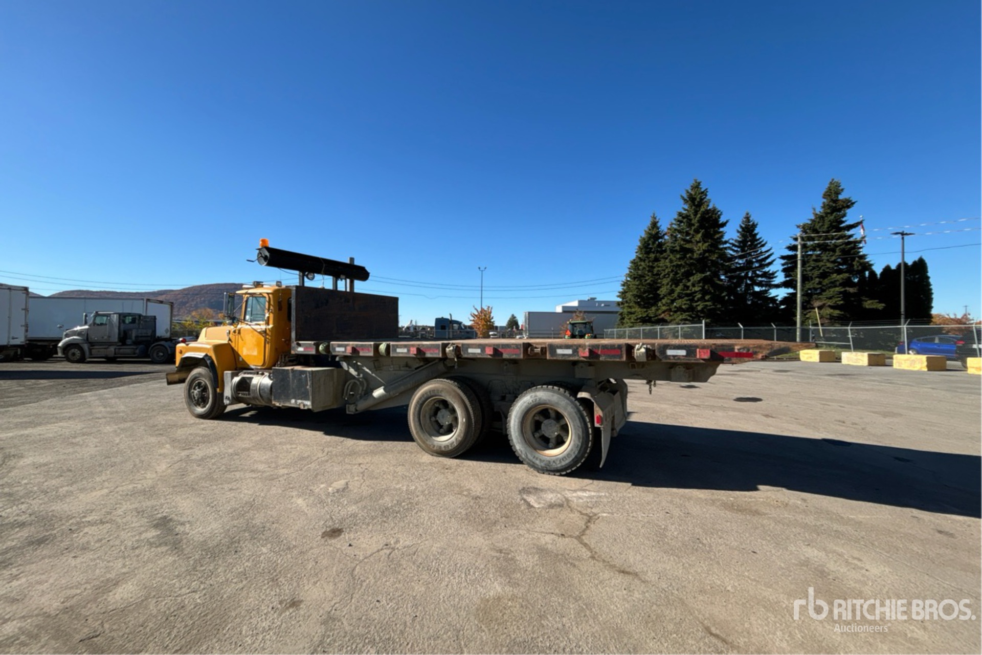 1992 Mack RB690S