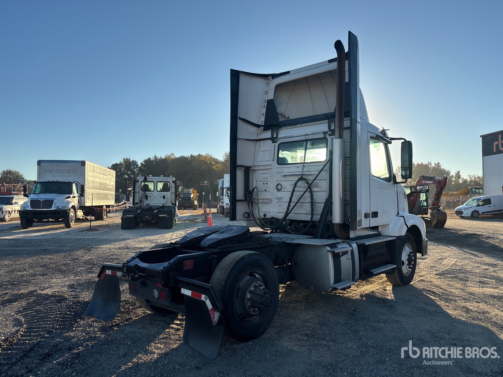 2017 Volvo VNL42T