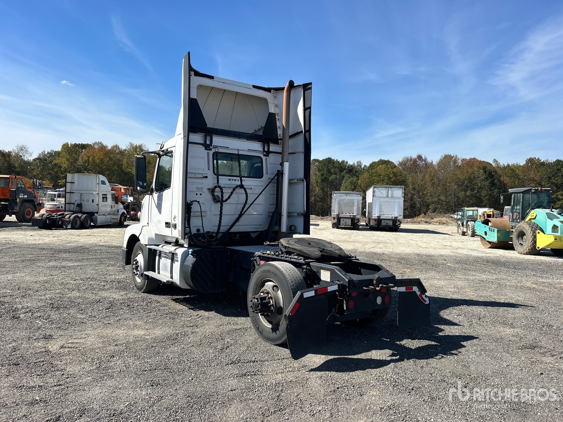 2017 Volvo VNL42T
