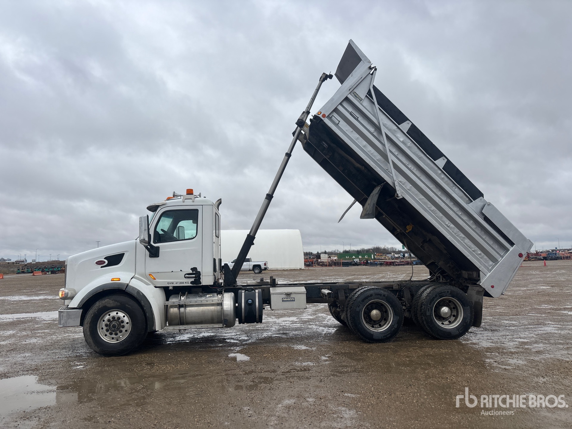 2017 Peterbilt 567