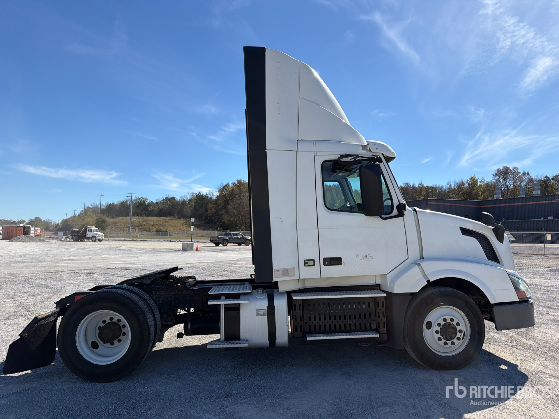 2017 Volvo VNL42T