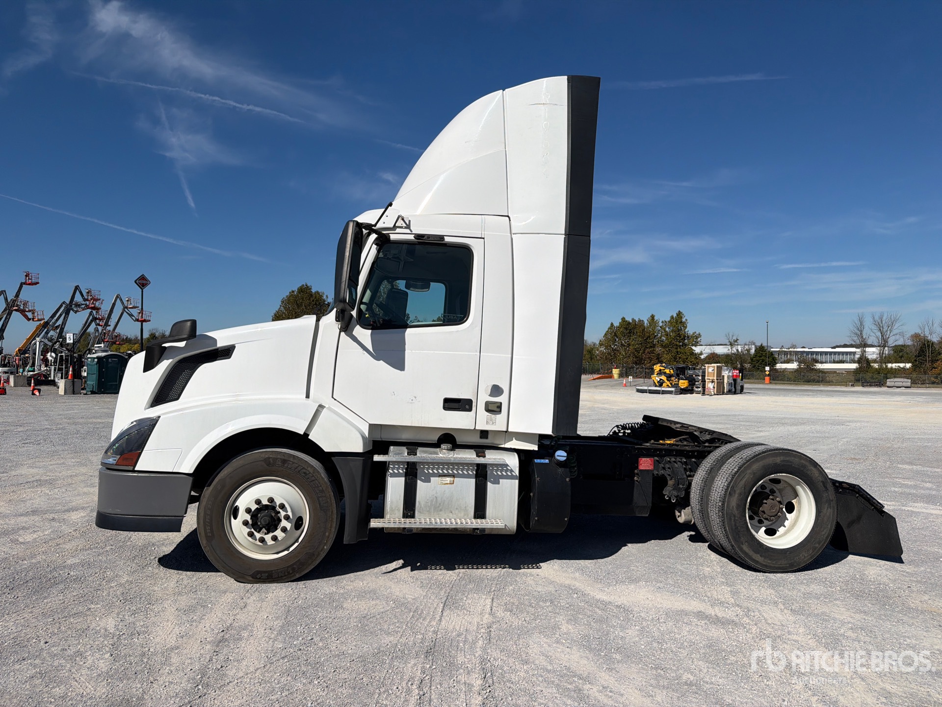 2017 Volvo VNL42T
