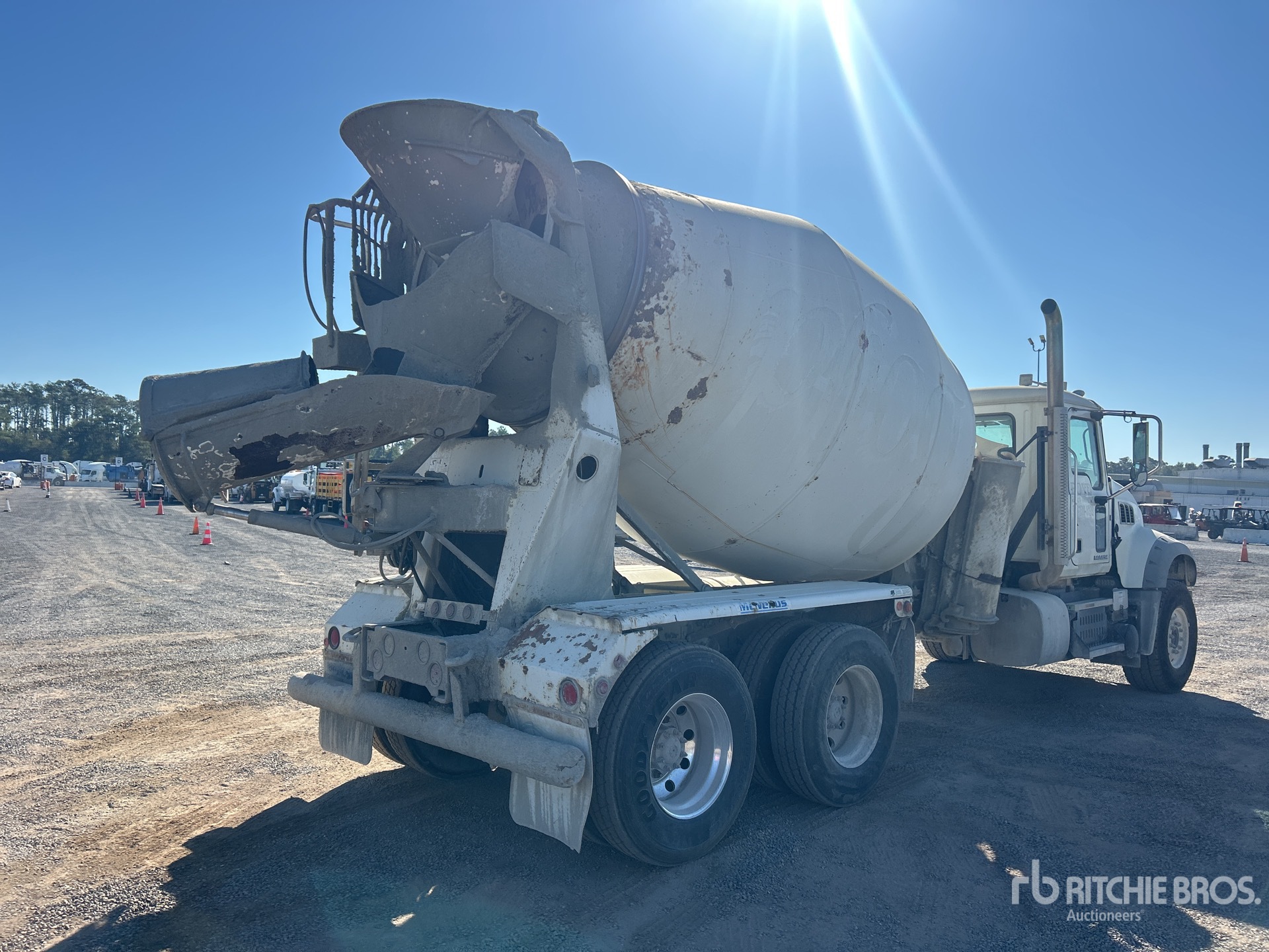 2017 Mack GU713