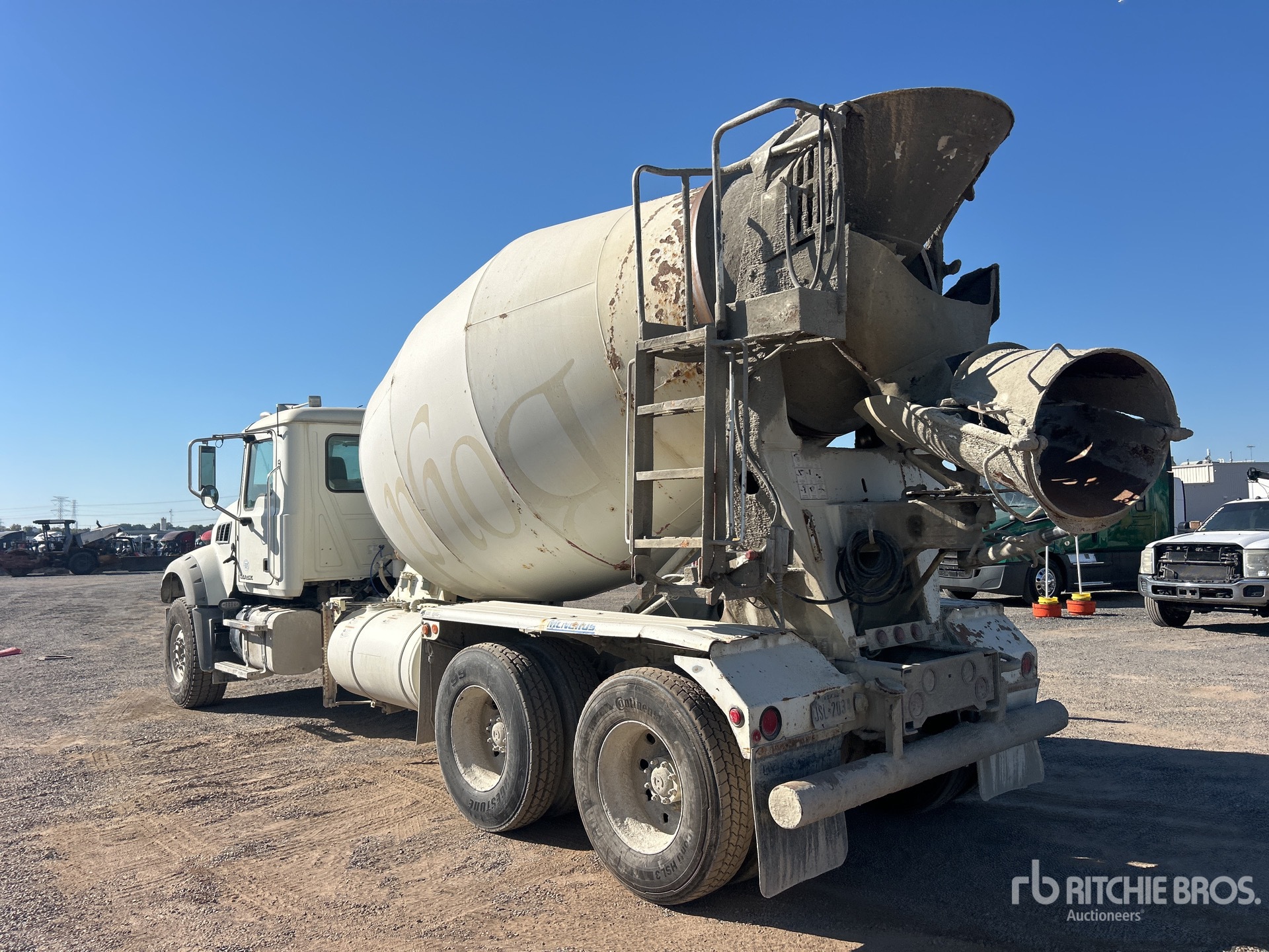 2017 Mack GU713