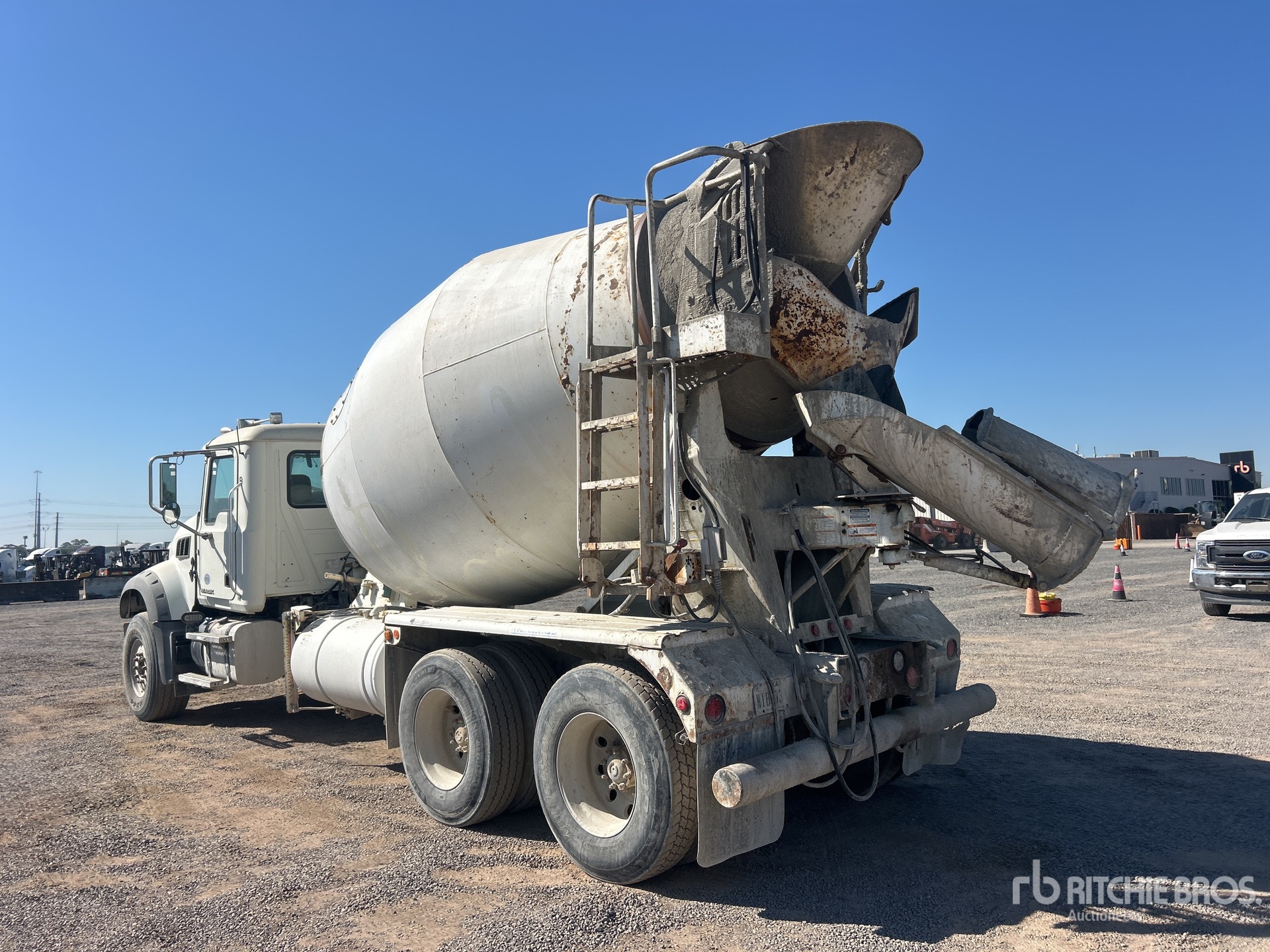 2017 Mack GU713