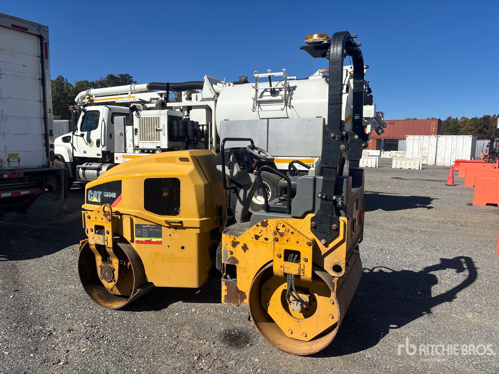 2017 Caterpillar CB34B