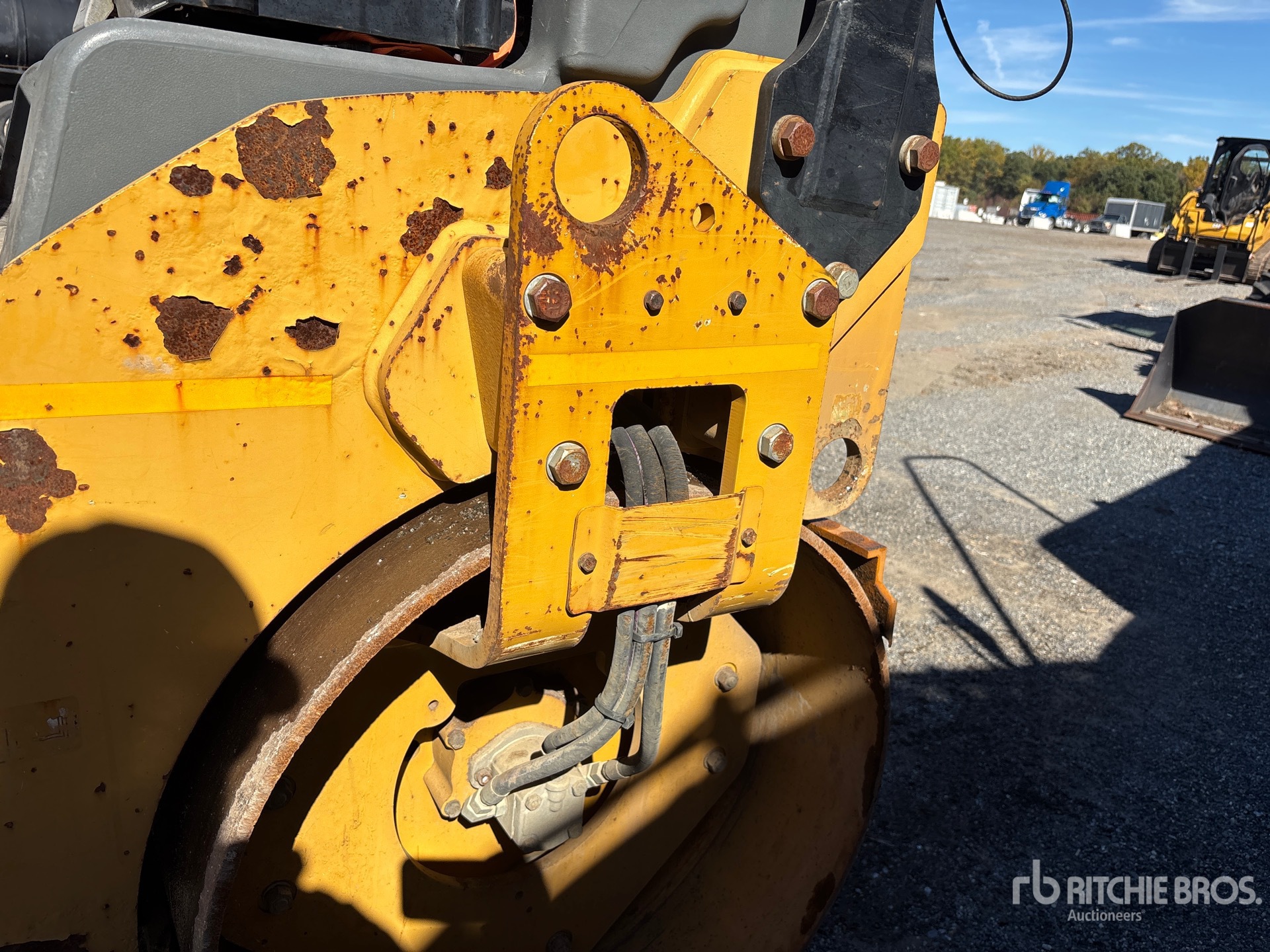 2017 Caterpillar CB34B