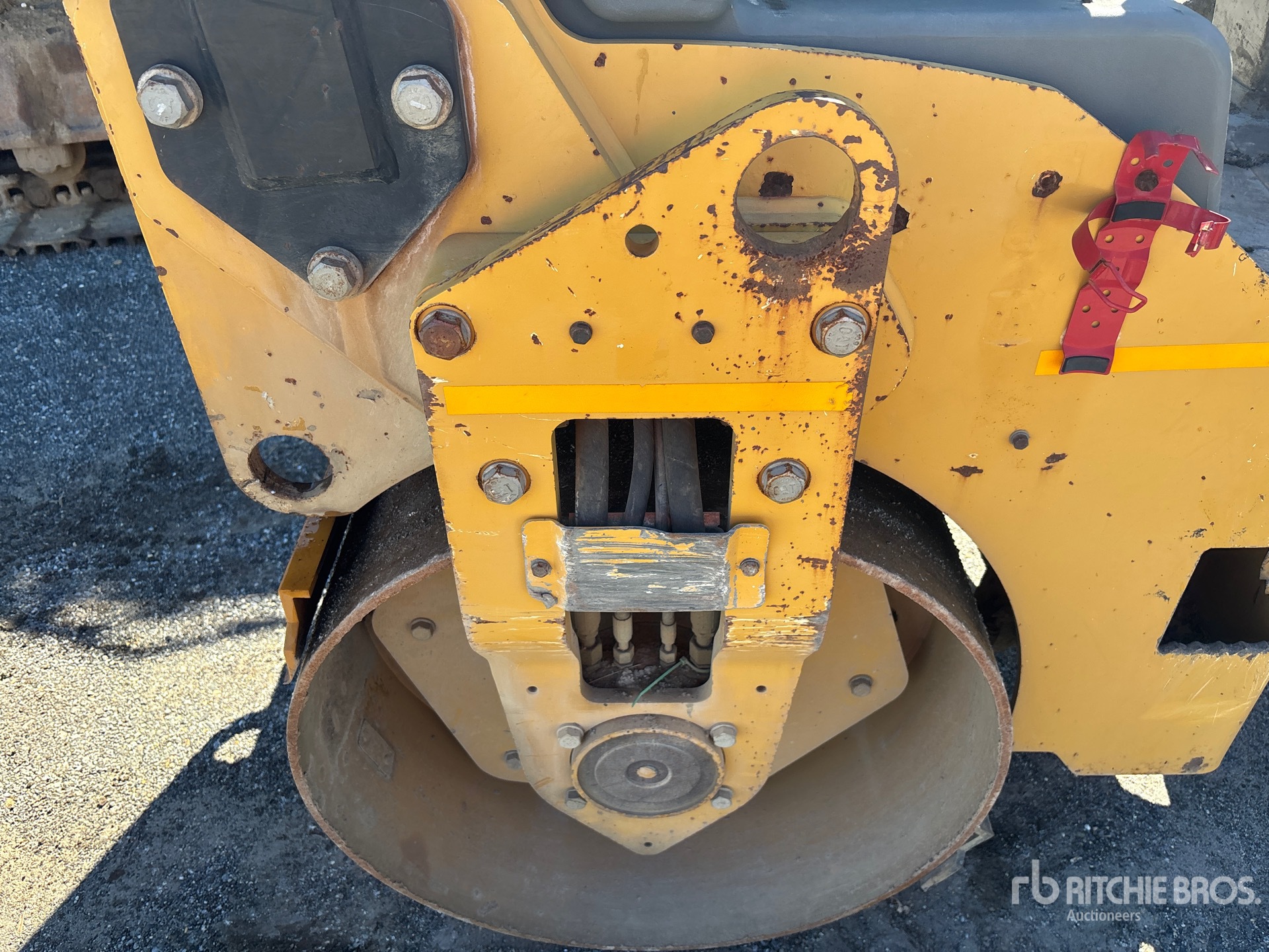 2017 Caterpillar CB34B