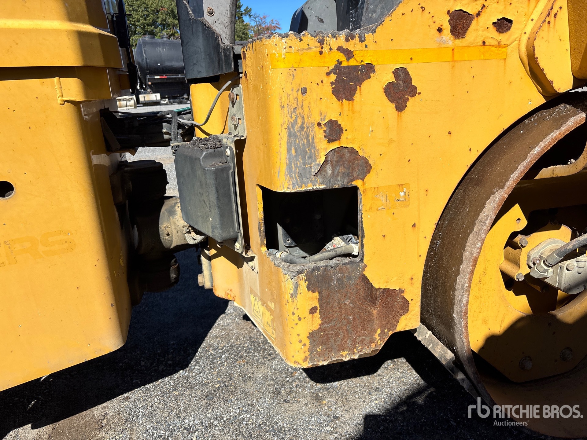 2017 Caterpillar CB34B
