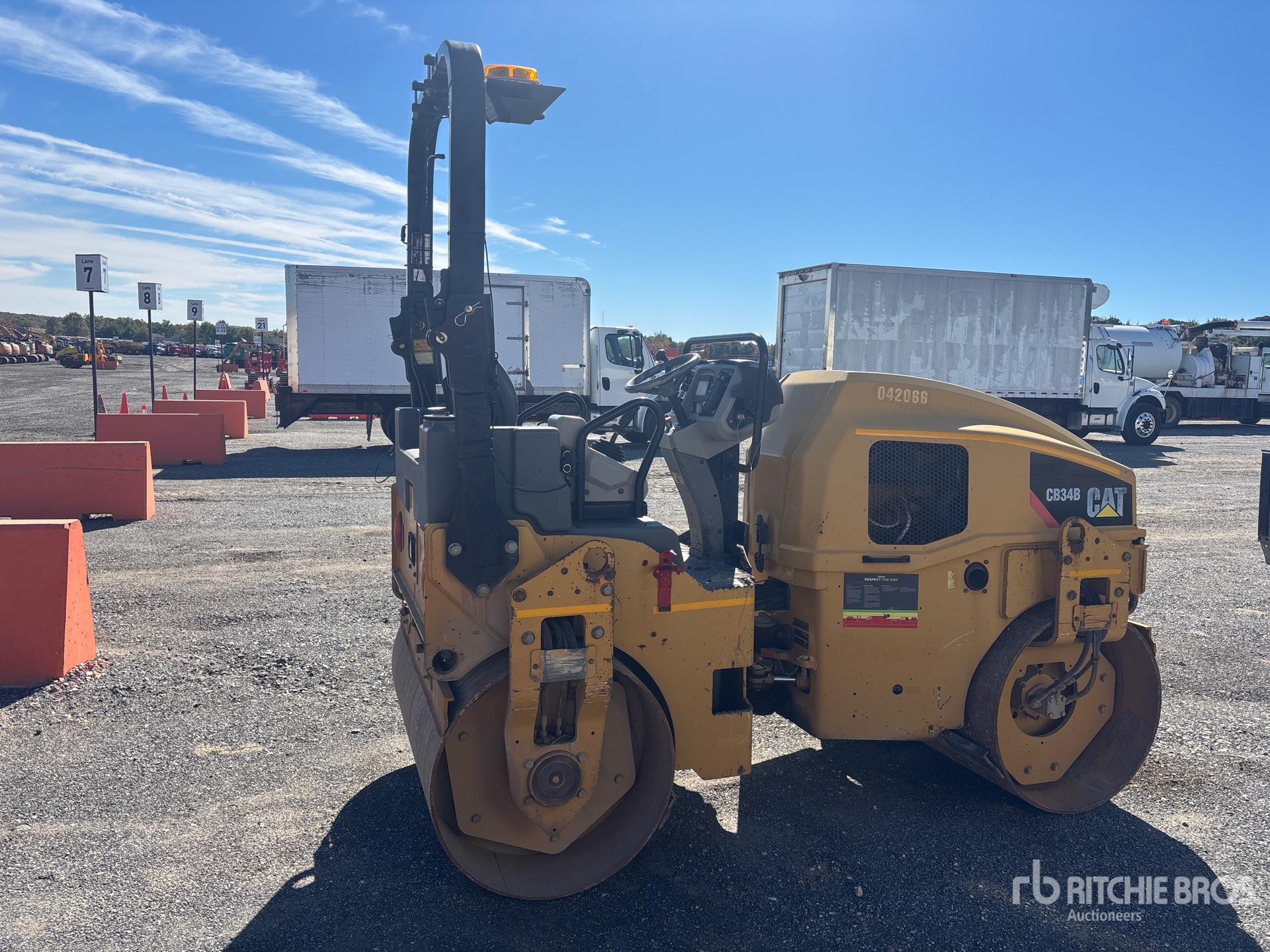 2017 Caterpillar CB34B