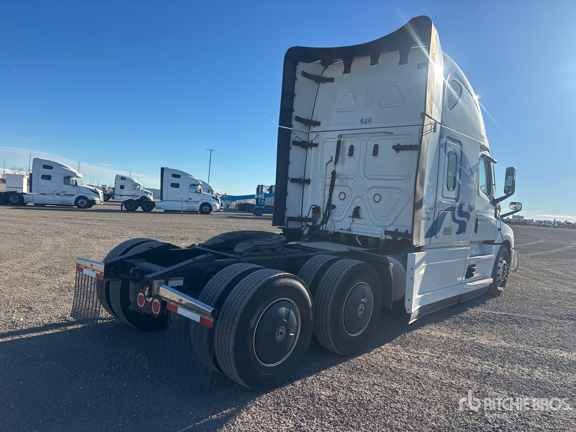 2025 Freightliner CASCADIA 126