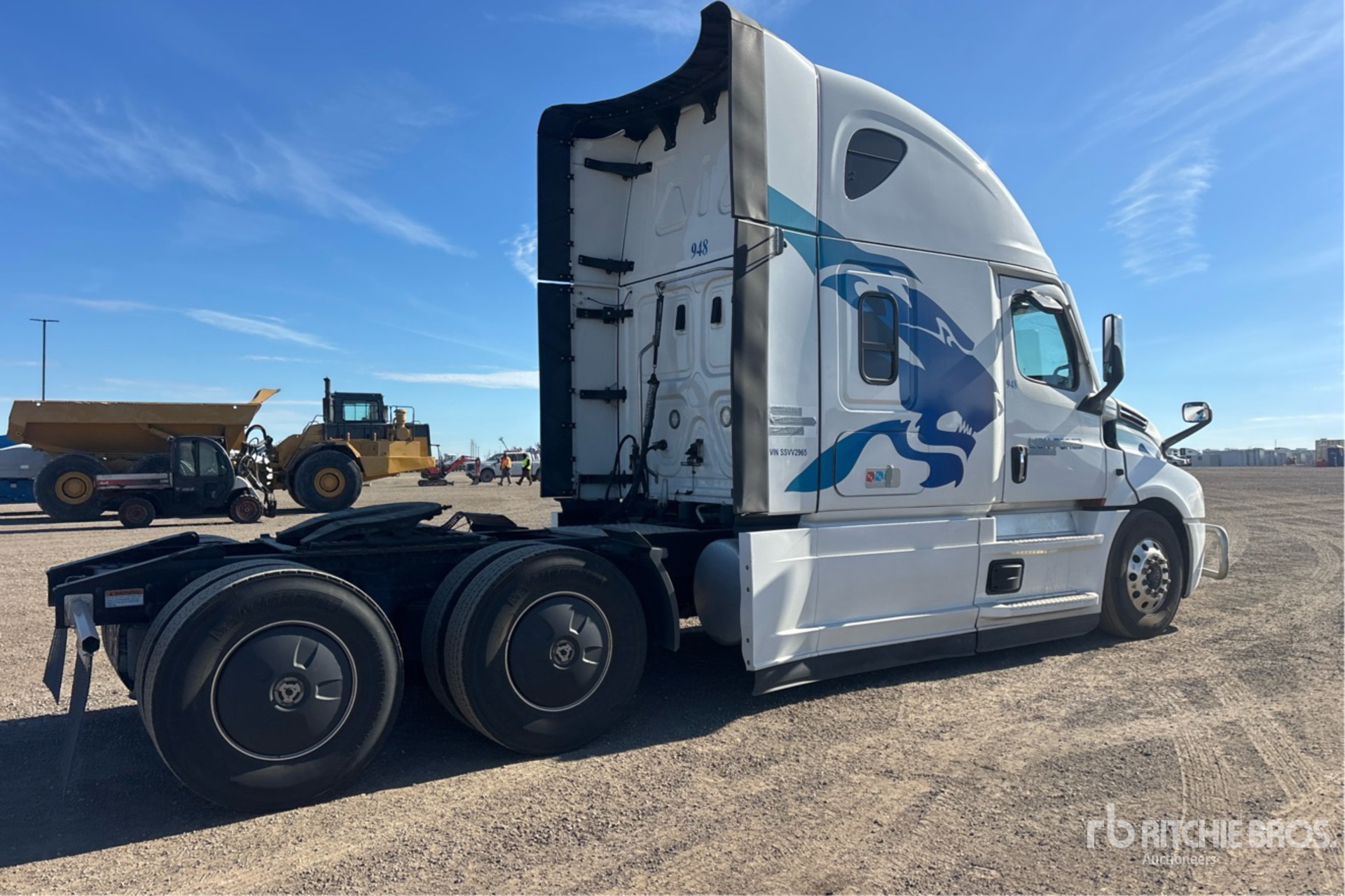 2025 Freightliner CASCADIA 126
