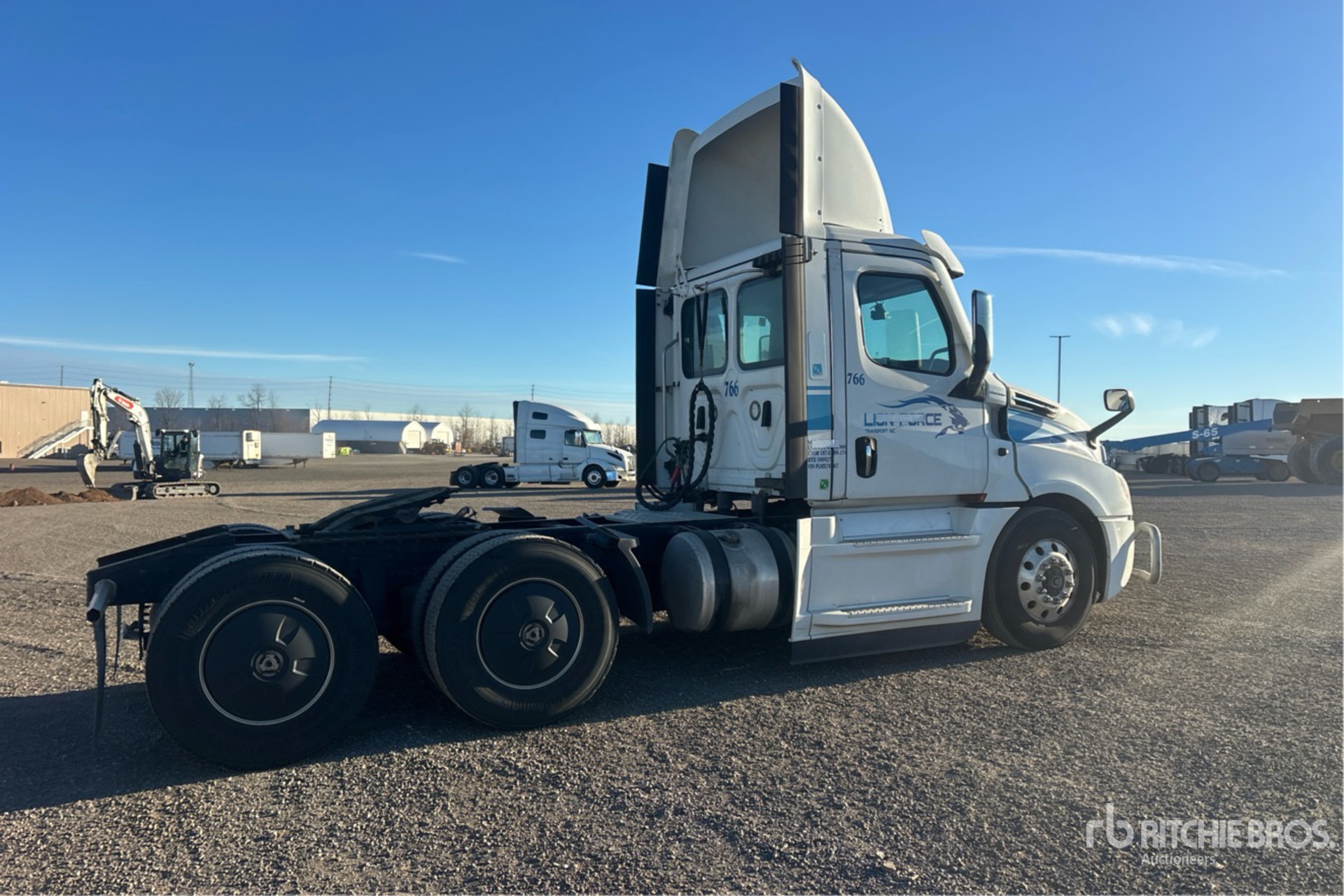 2023 Freightliner CASCADIA 126