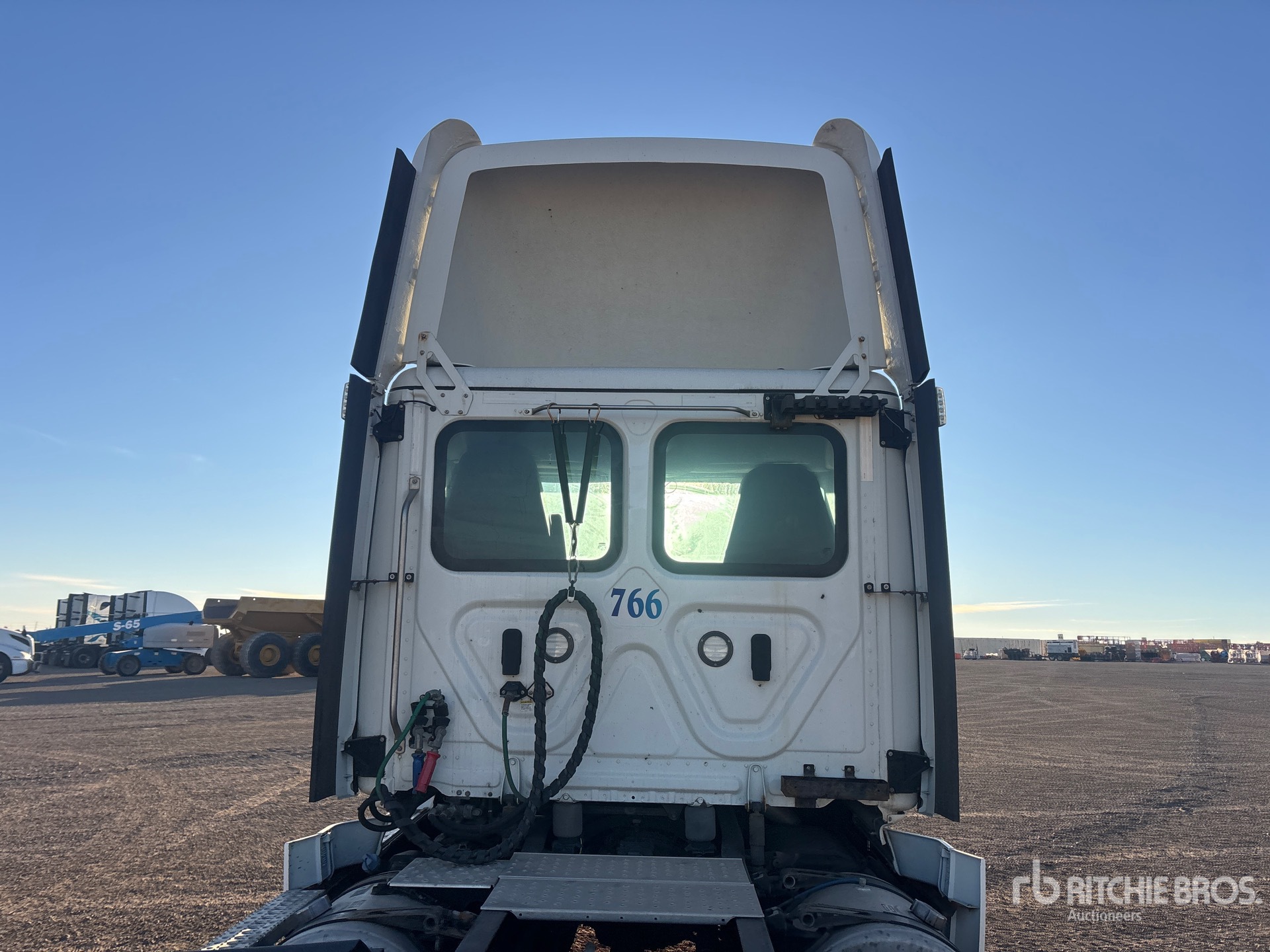 2023 Freightliner CASCADIA 126
