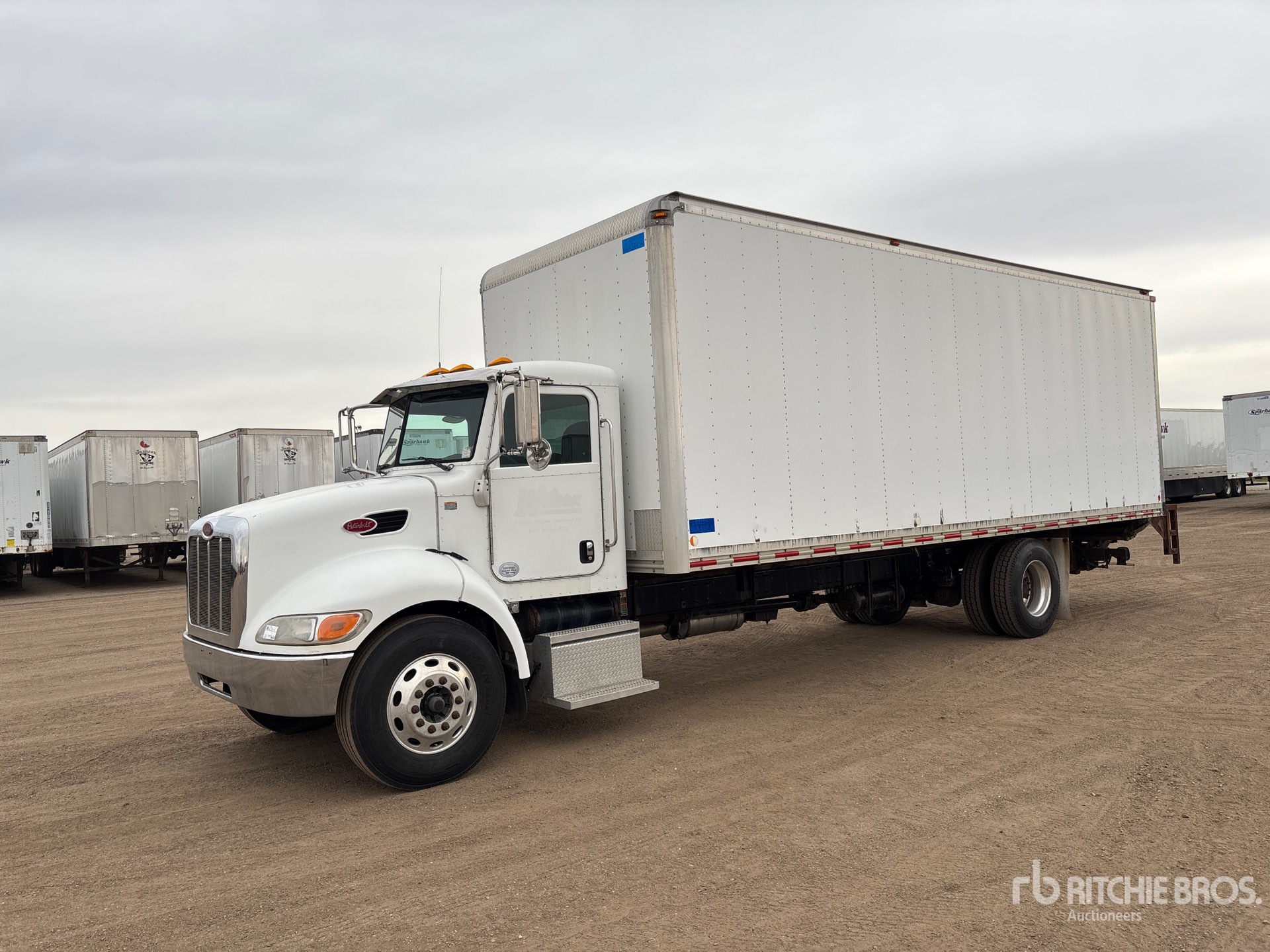 Photo of 2013 Peterbilt 337