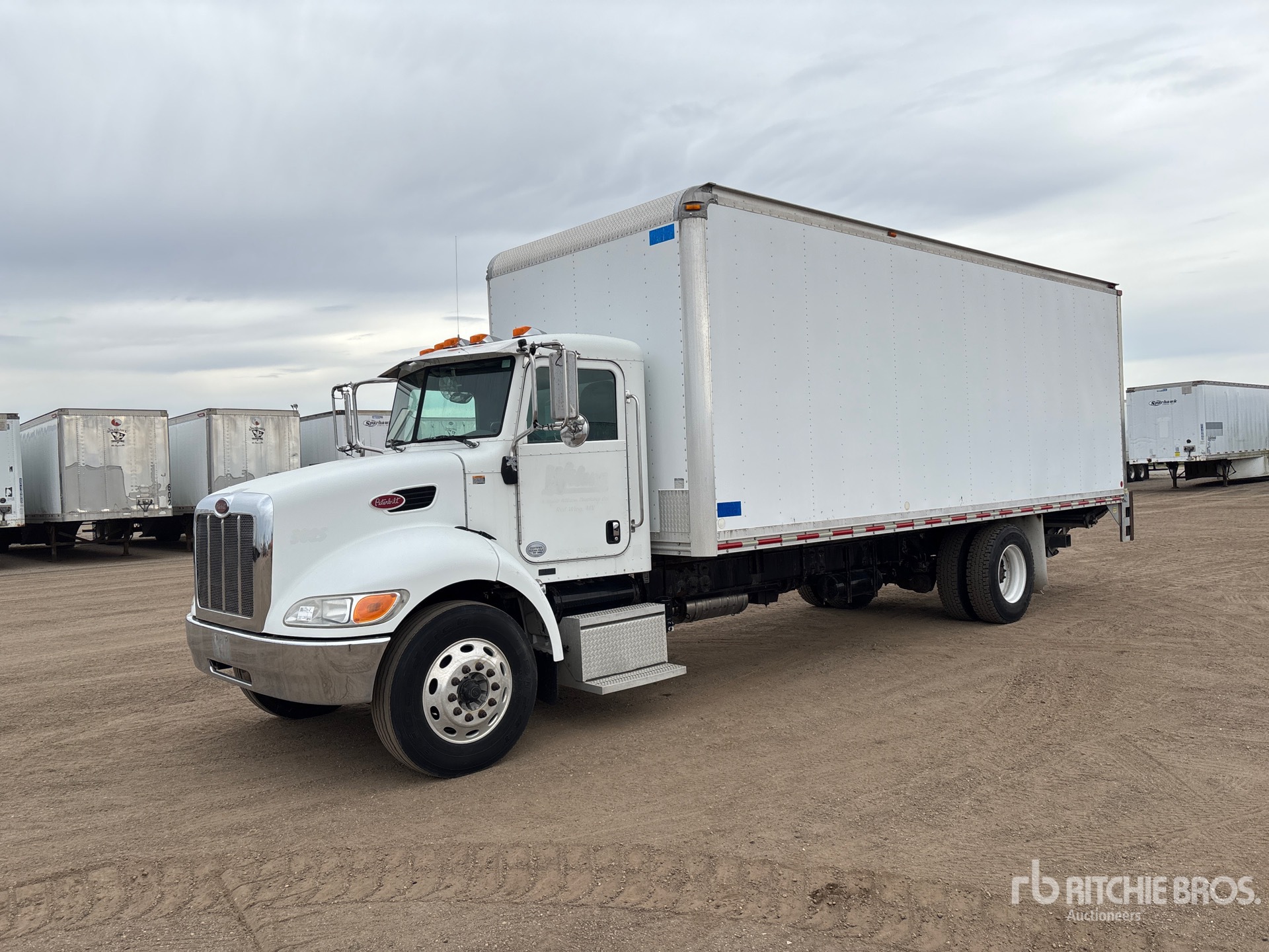 Photo of 2014 Peterbilt 337