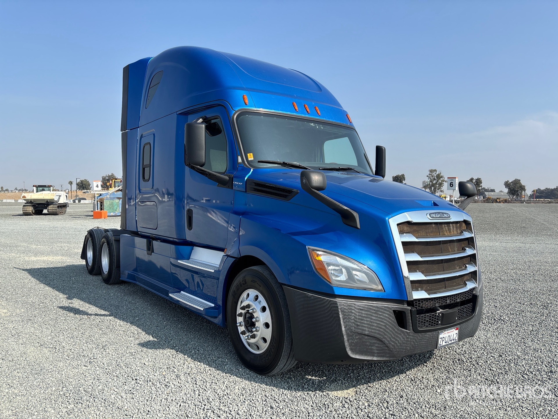 2020 Freightliner CASCADIA 126