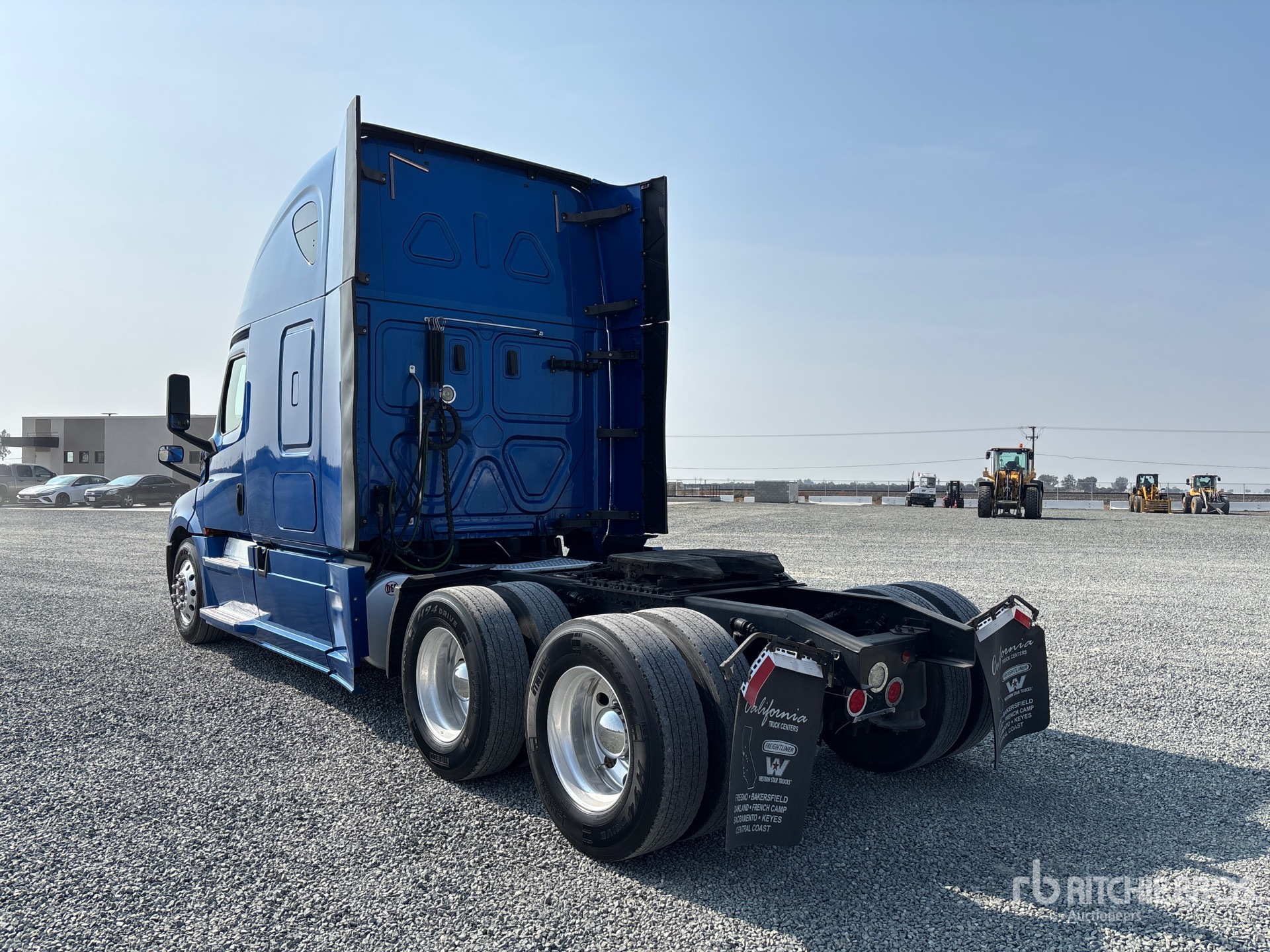 2020 Freightliner CASCADIA 126