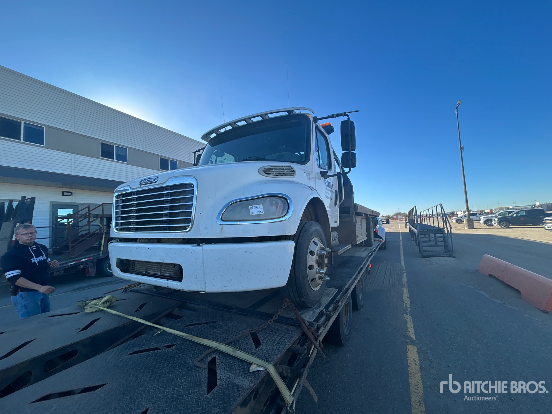 2005 Freightliner M2