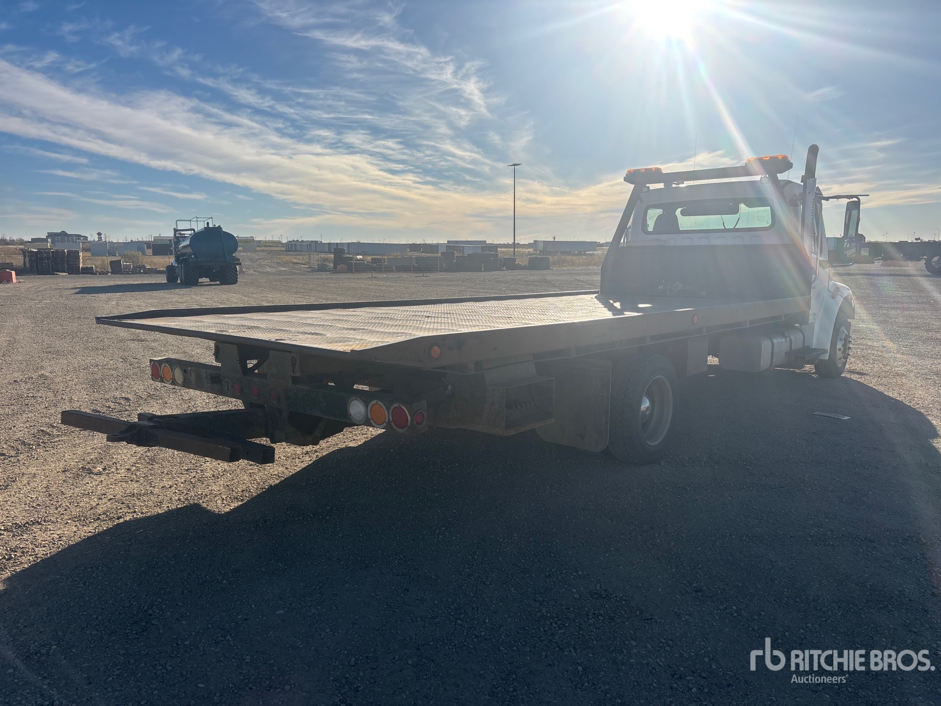 2005 Freightliner M2