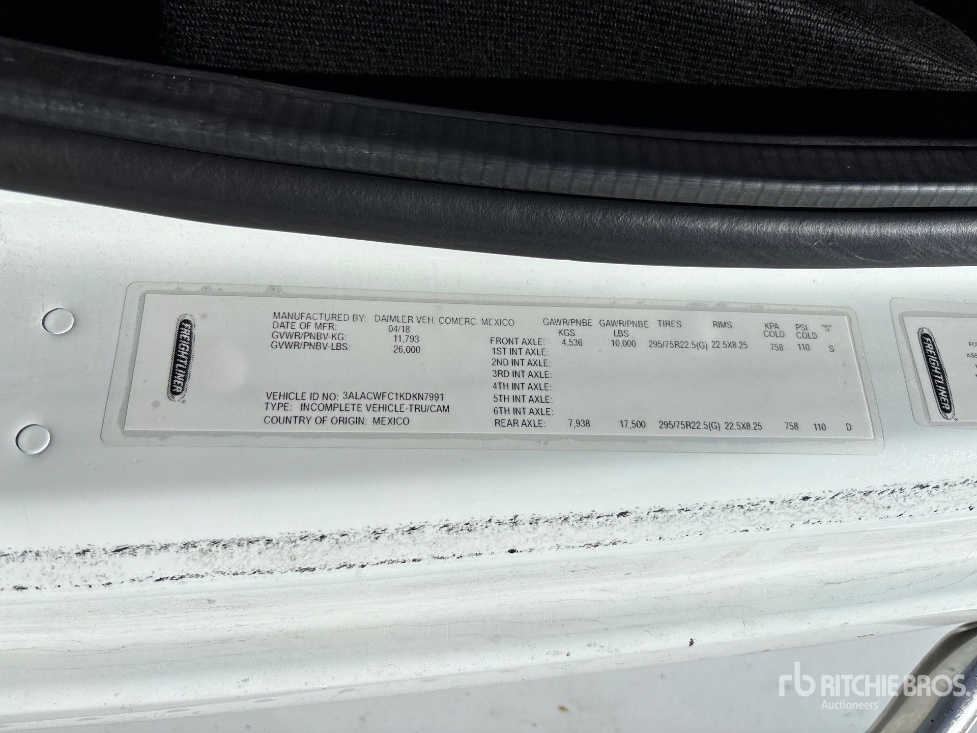 2019 Freightliner M2106