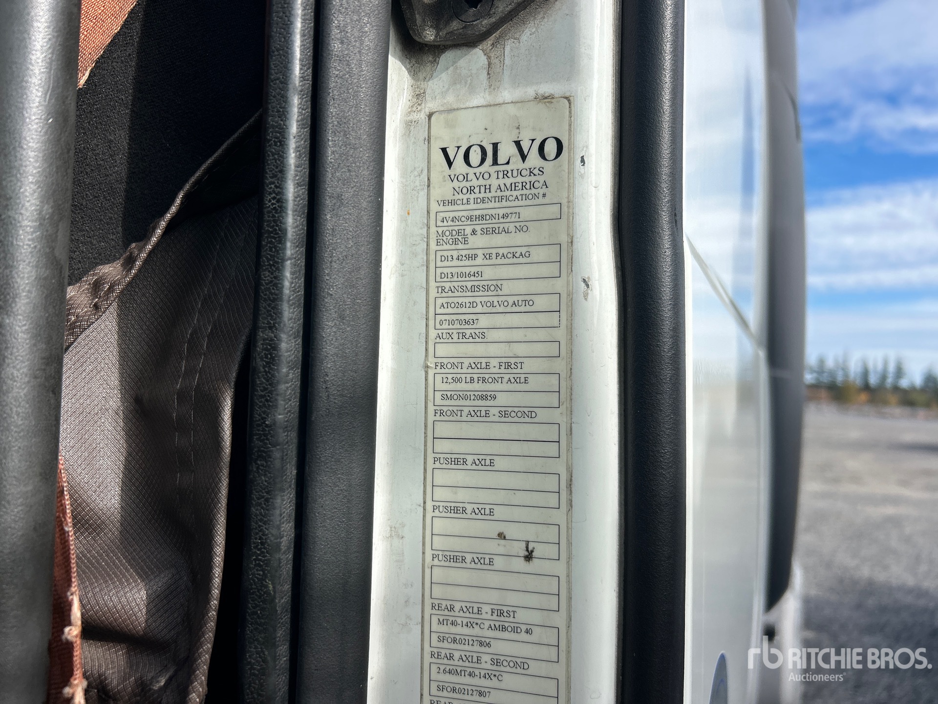 2013 Volvo VNL670