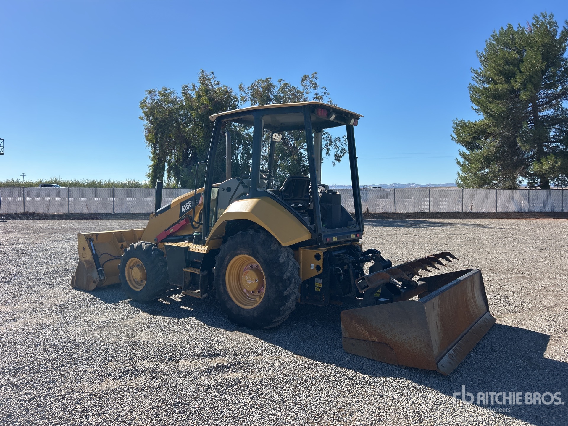 2016 Caterpillar 415F2IL