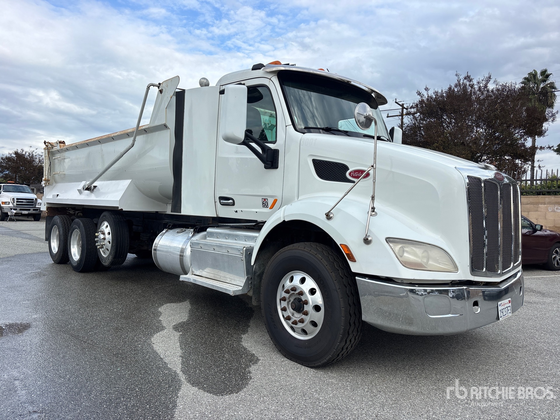 2017 Peterbilt 375