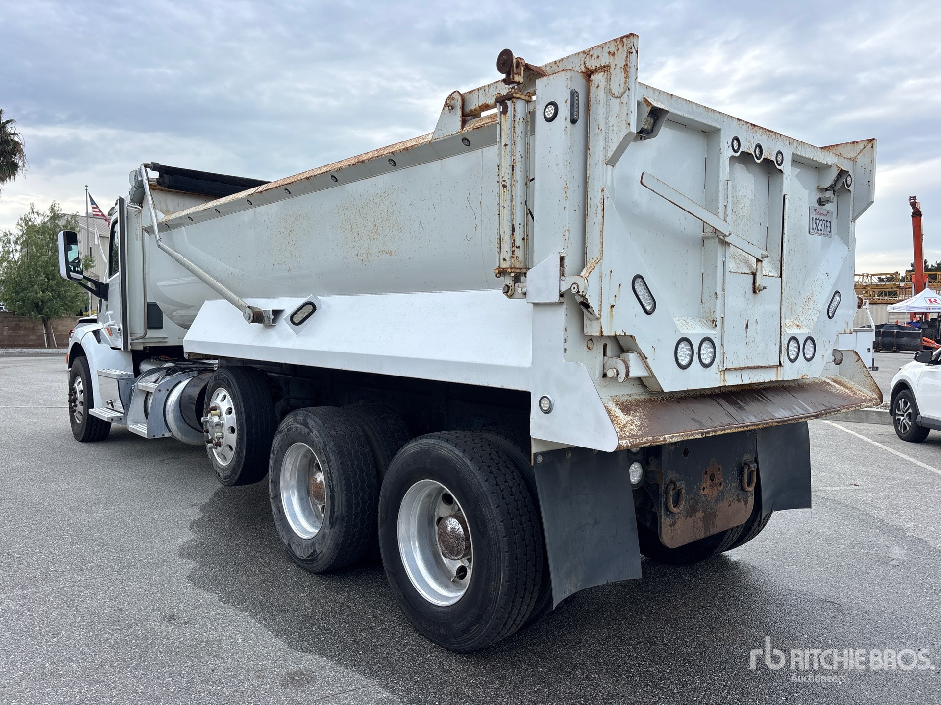 2017 Peterbilt 375