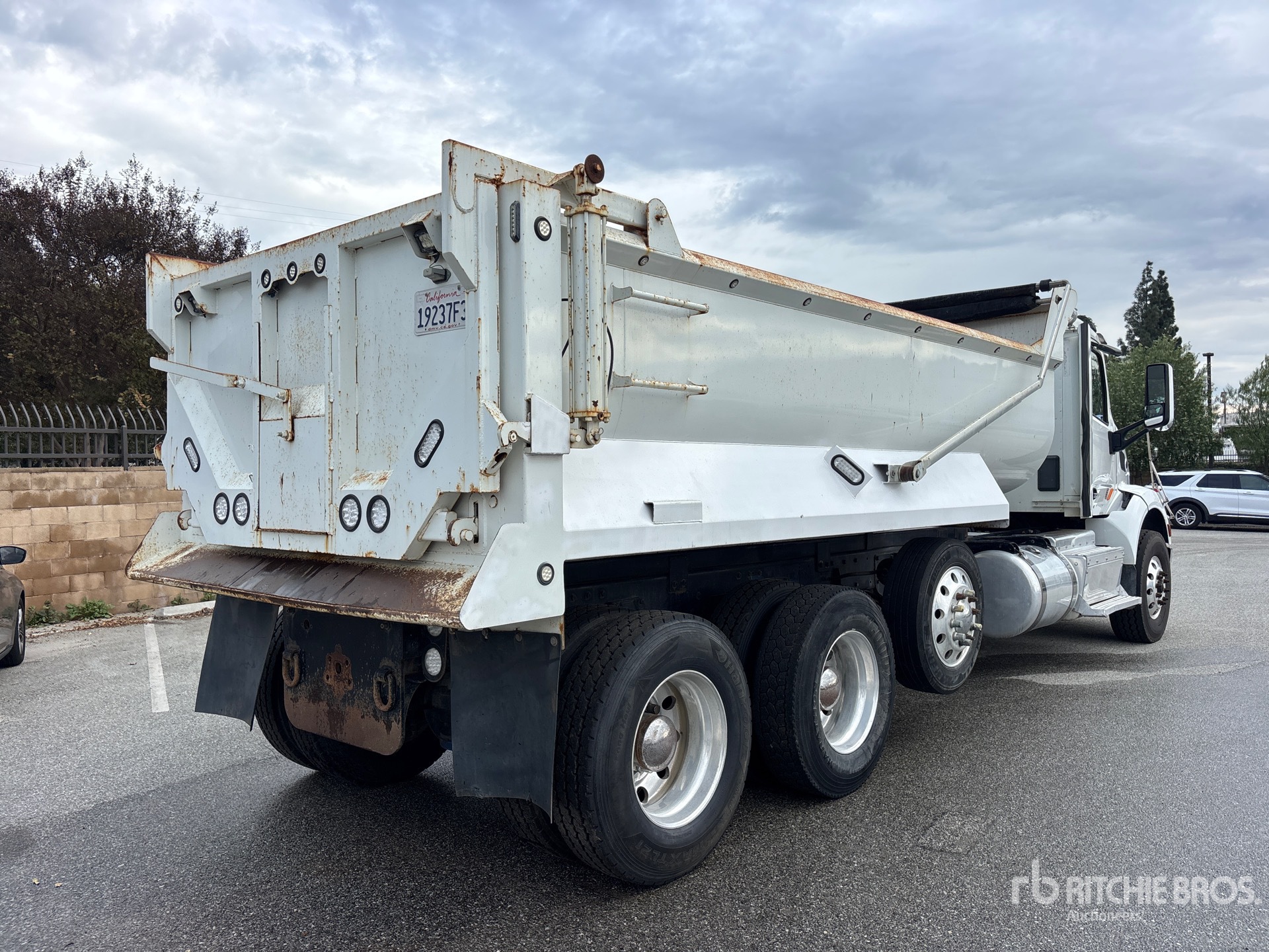2017 Peterbilt 375